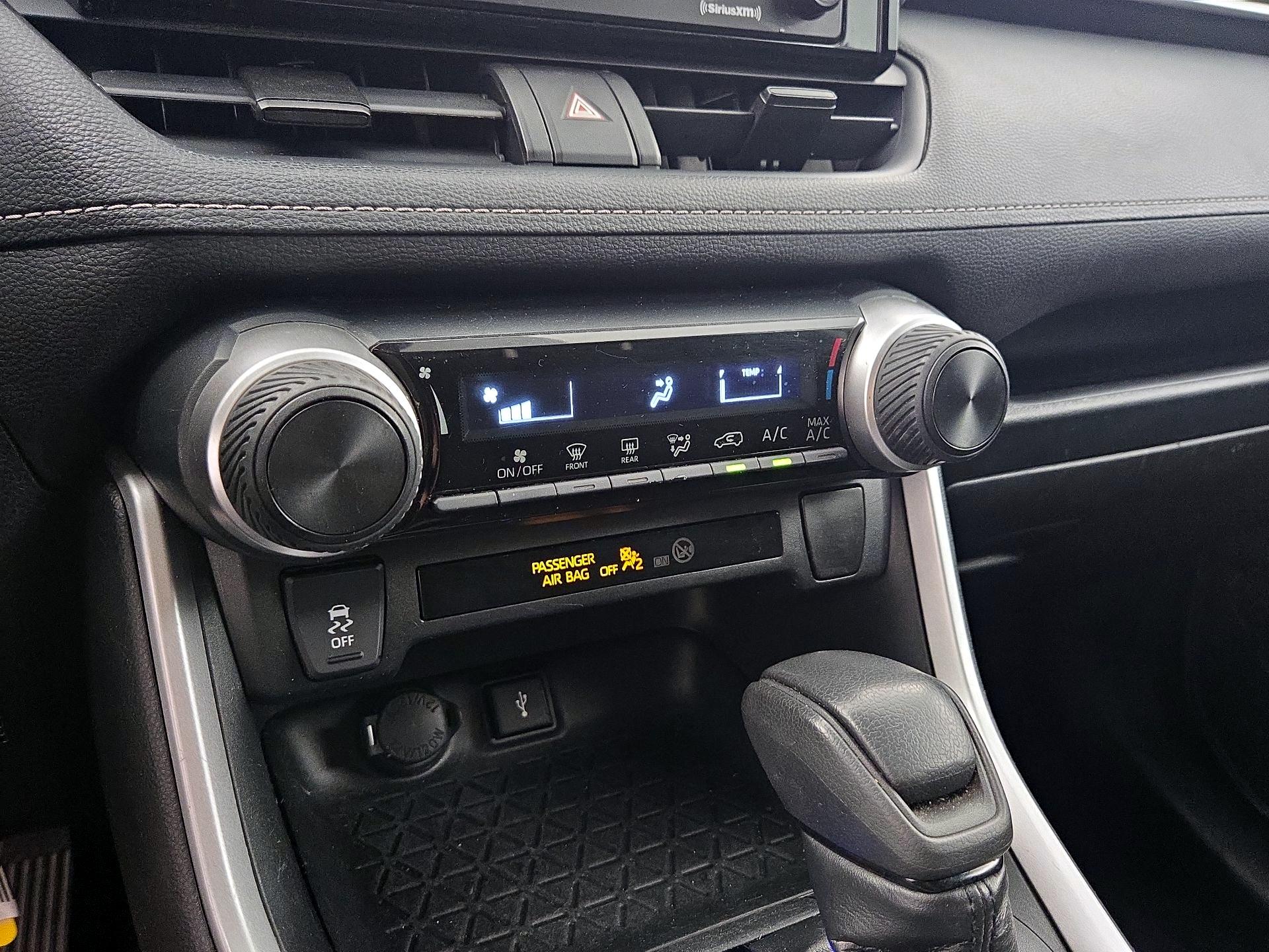 Thumbnail: 2020 Toyota RAV4 - 16