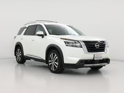 White 2024 Nissan Pathfinder Platinum