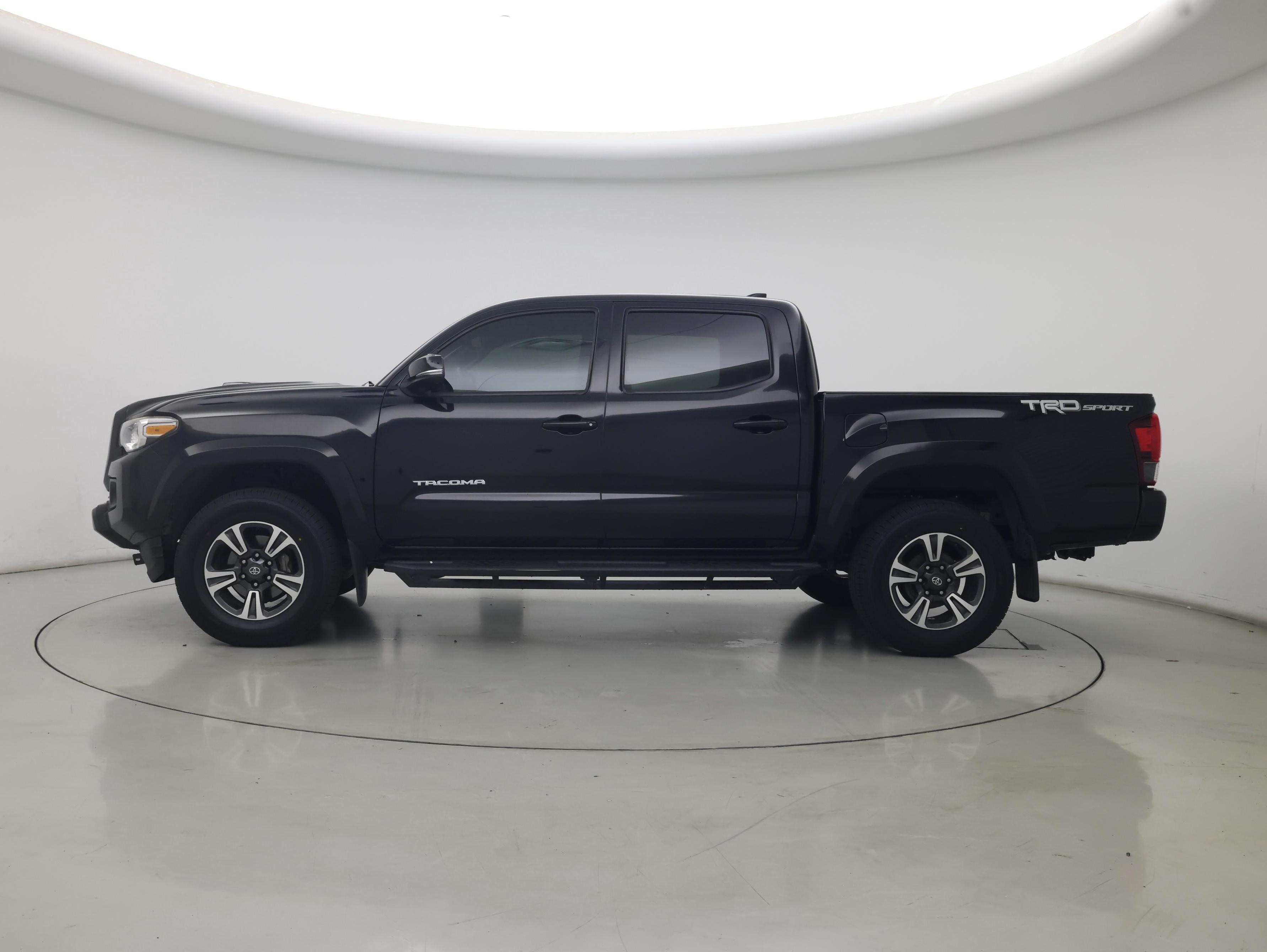 Thumbnail: 2018 Toyota Tacoma - 3
