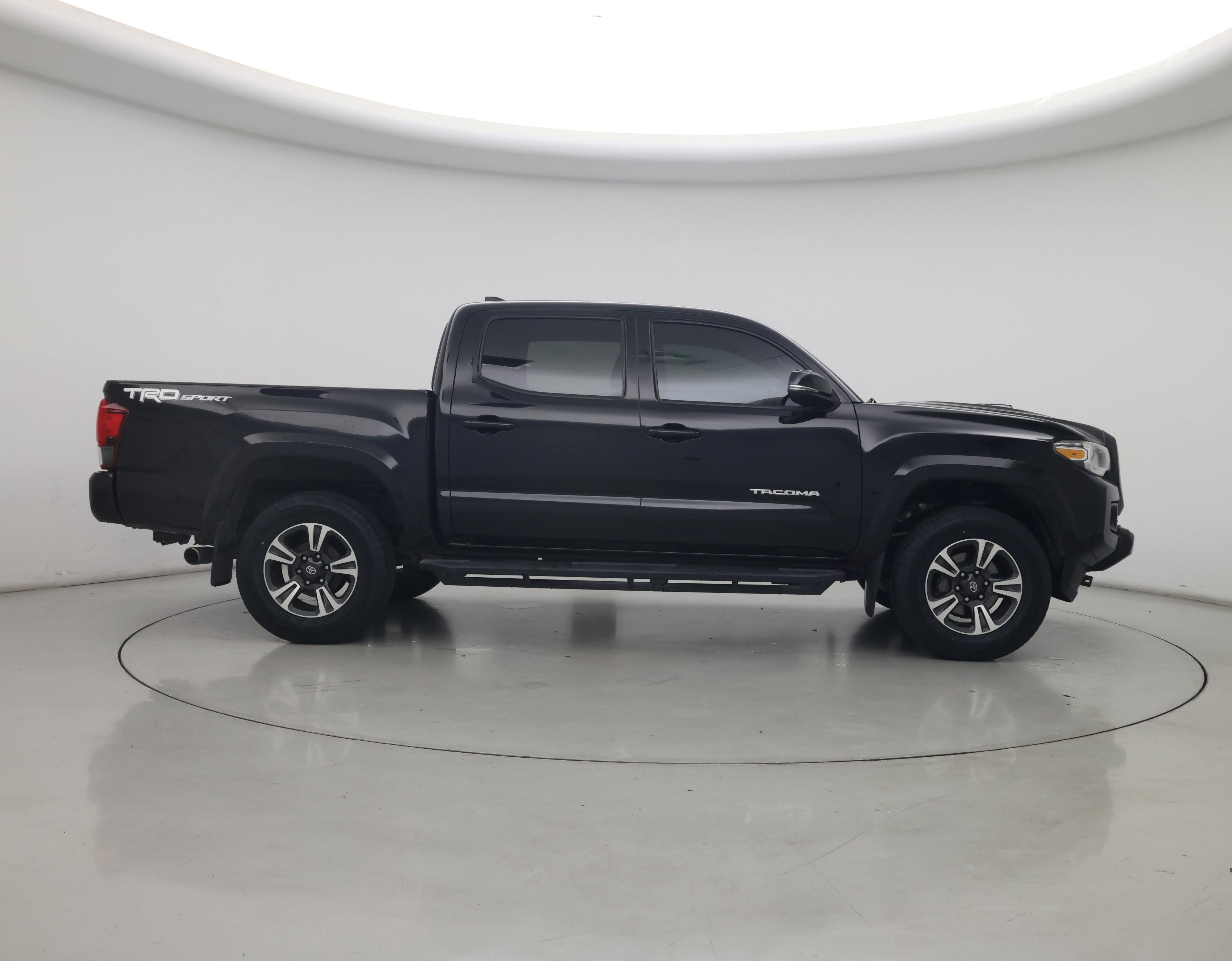 Thumbnail: 2018 Toyota Tacoma - 7