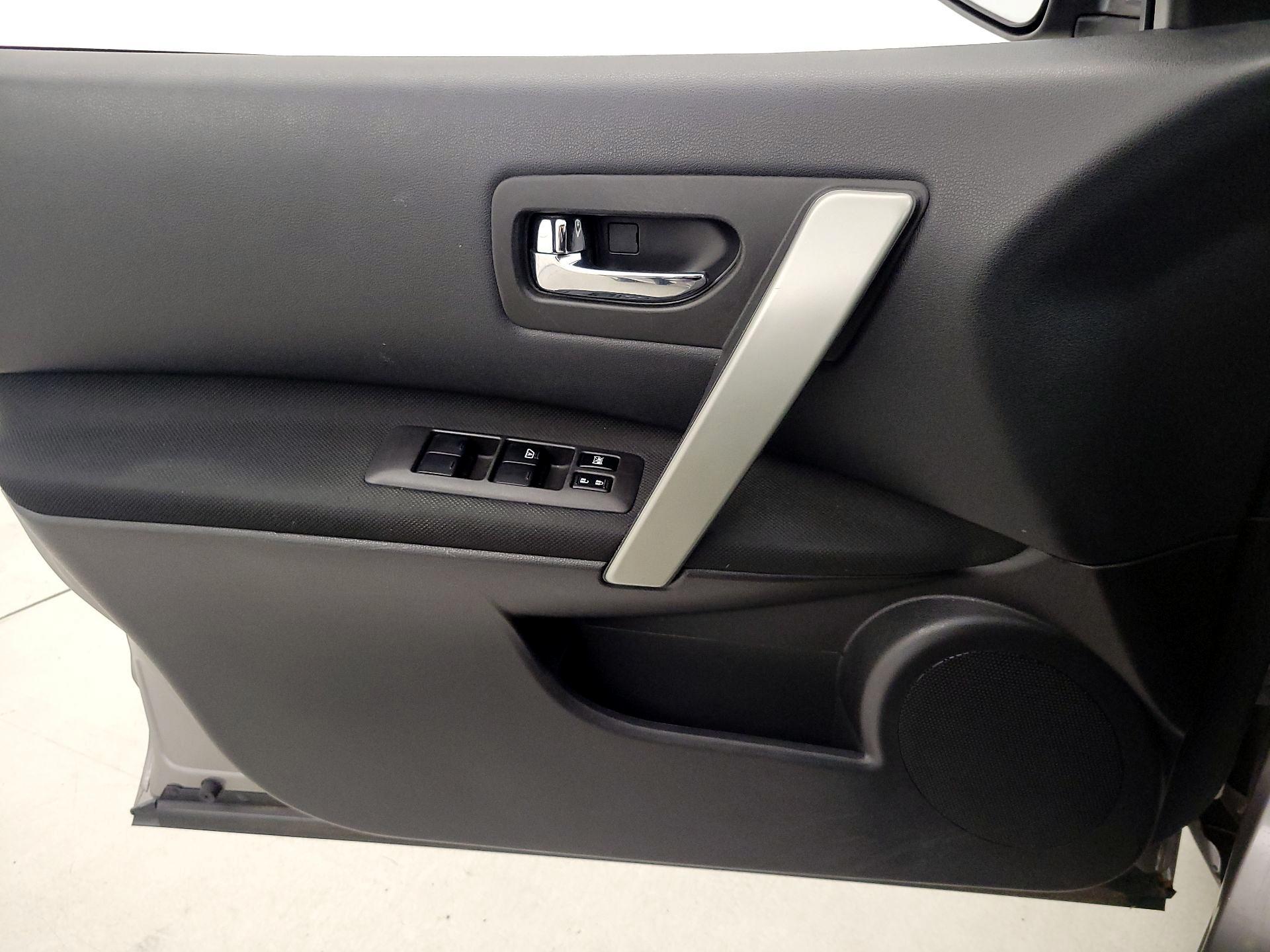 Thumbnail: 2015 Nissan Rogue - 12