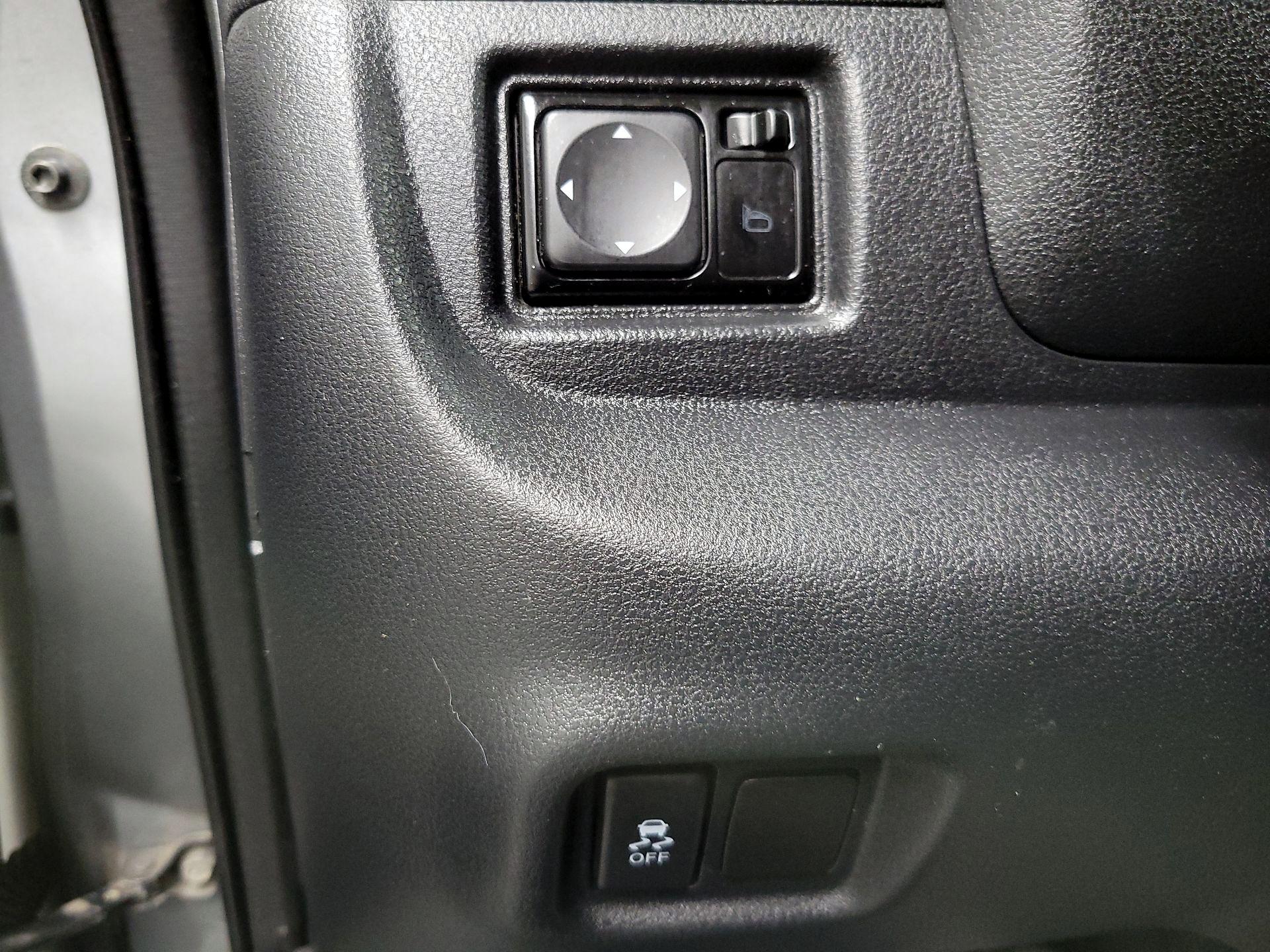 Thumbnail: 2014 Nissan Versa Note - 13