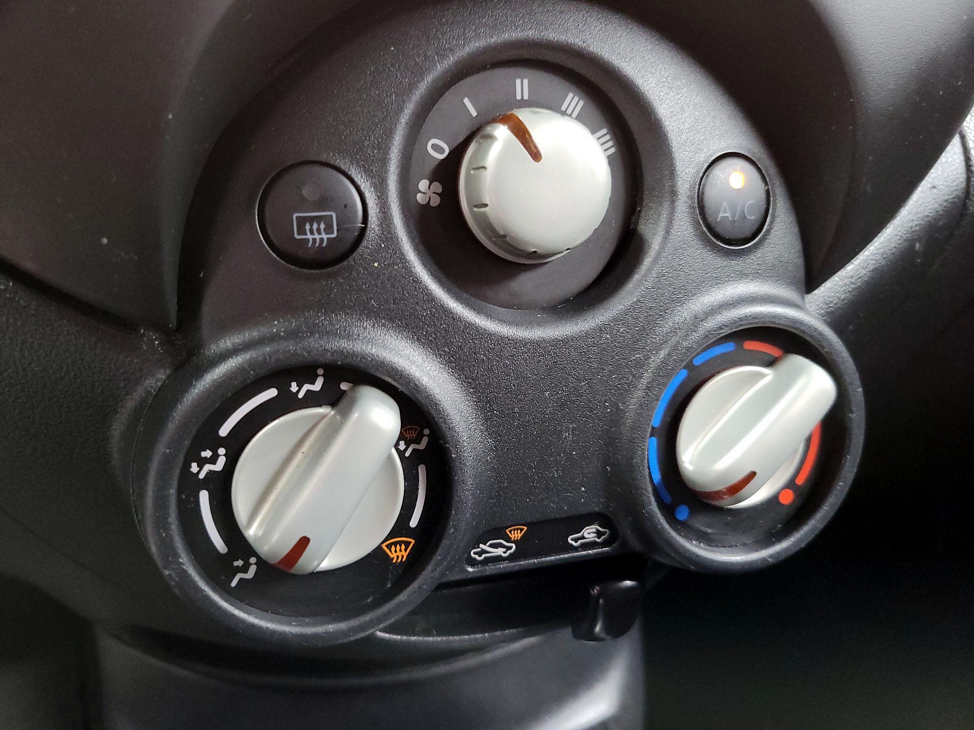 Thumbnail: 2014 Nissan Versa Note - 15