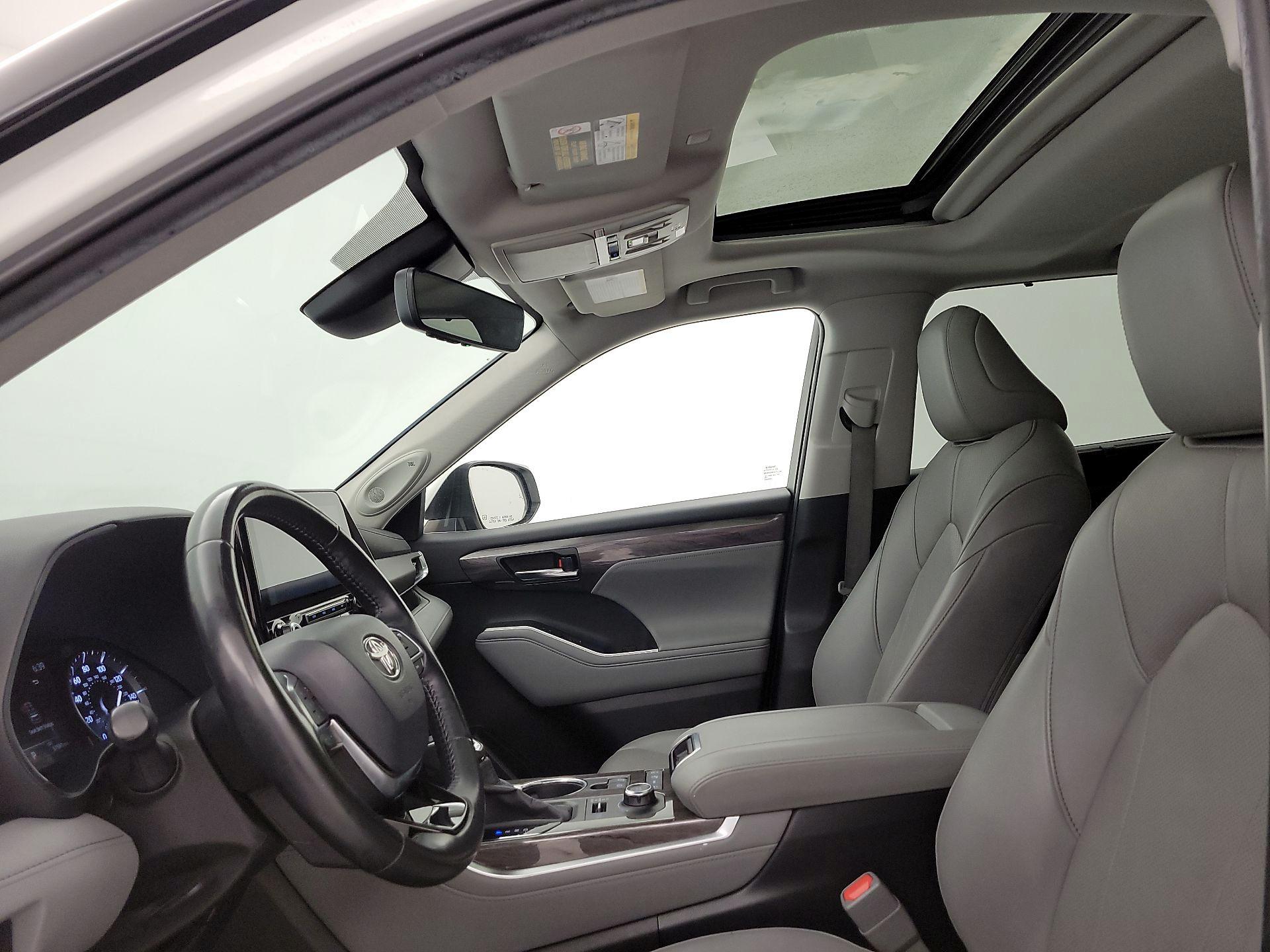 Thumbnail: 2020 Toyota Highlander - 20