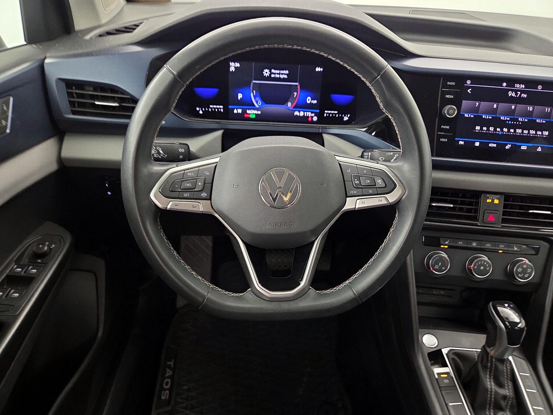 Thumbnail: 2022 Volkswagen Taos - 10