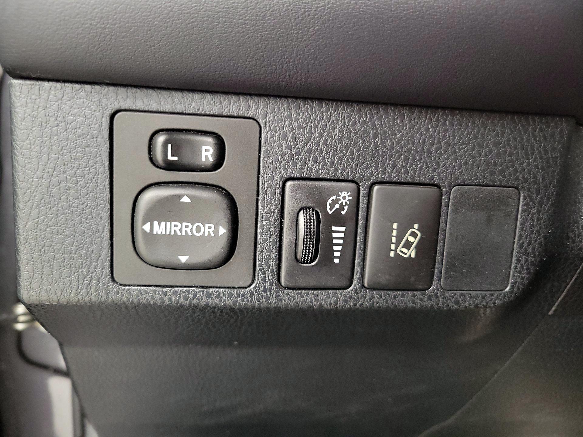 Thumbnail: 2018 Toyota RAV4 - 13