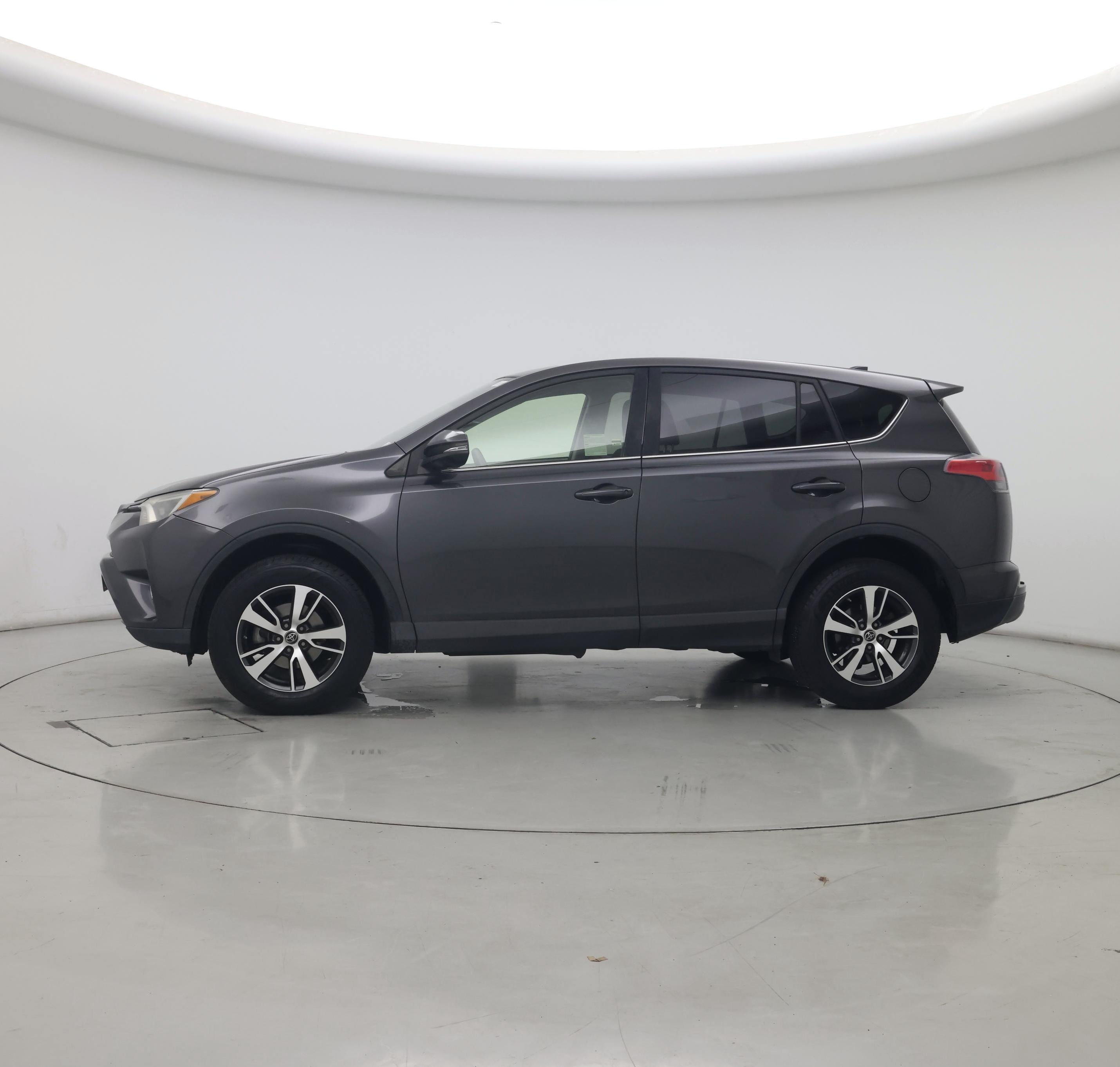 Thumbnail: 2018 Toyota RAV4 - 3