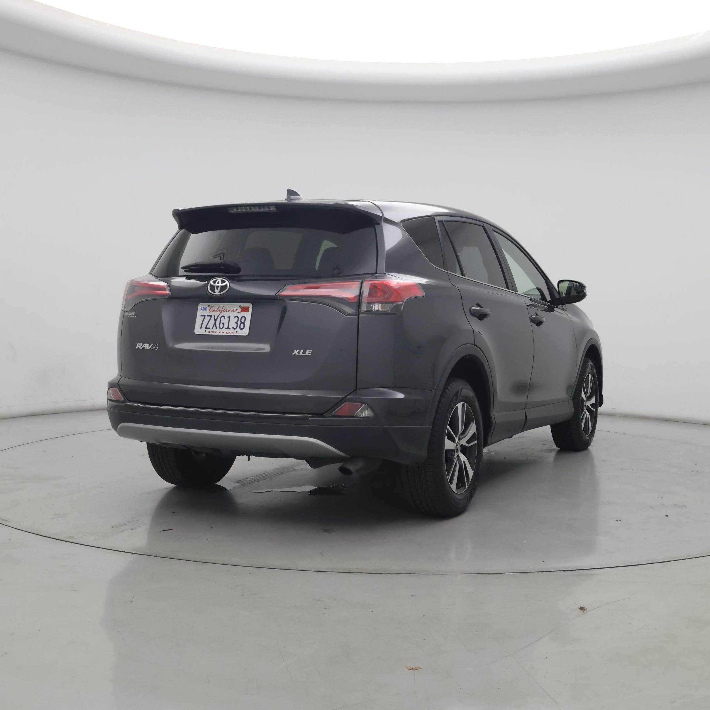 Thumbnail: 2018 Toyota RAV4 - 8
