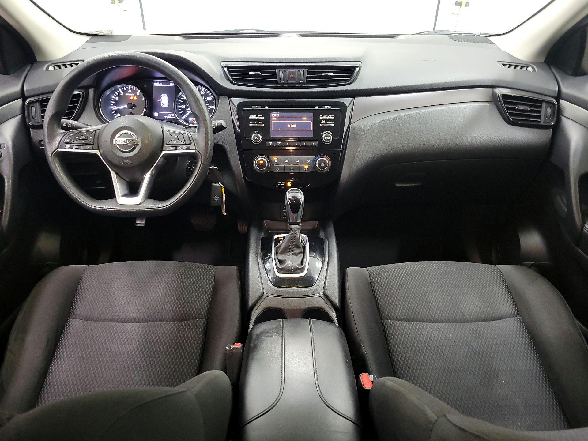 Thumbnail: 2017 Nissan Rogue Sport - 9