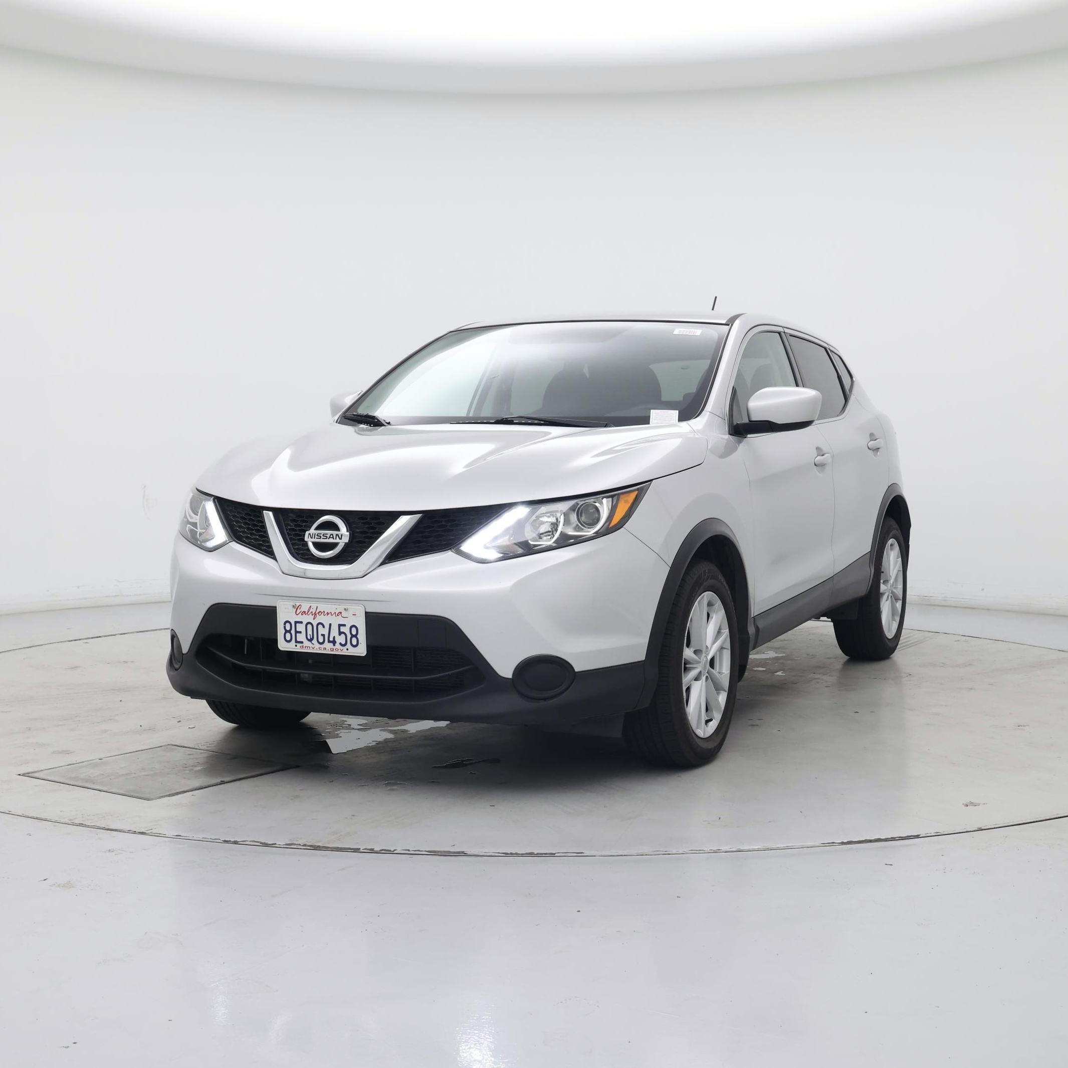 Thumbnail: 2017 Nissan Rogue Sport - 4