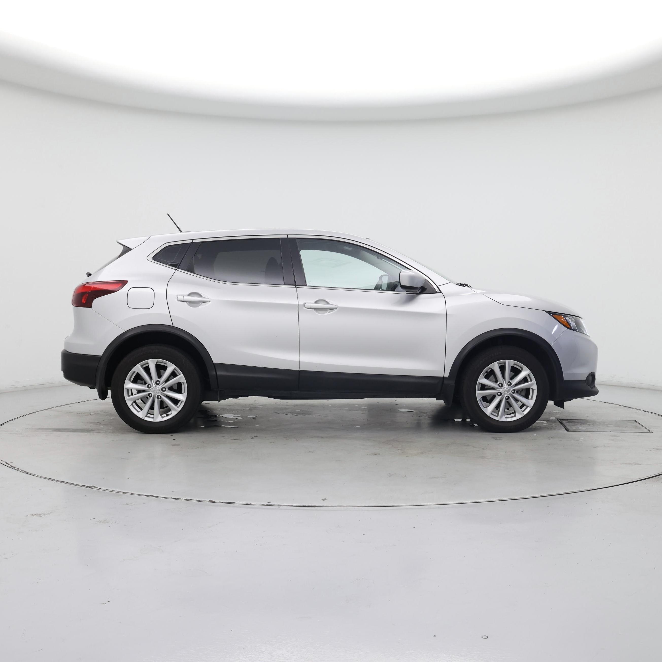 Thumbnail: 2017 Nissan Rogue Sport - 7
