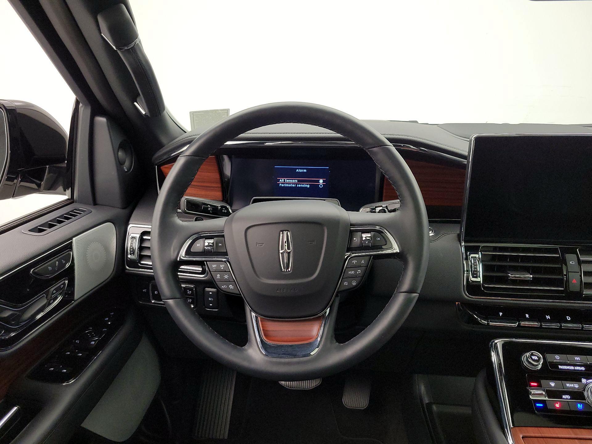 Thumbnail: 2024 Lincoln Navigator - 10