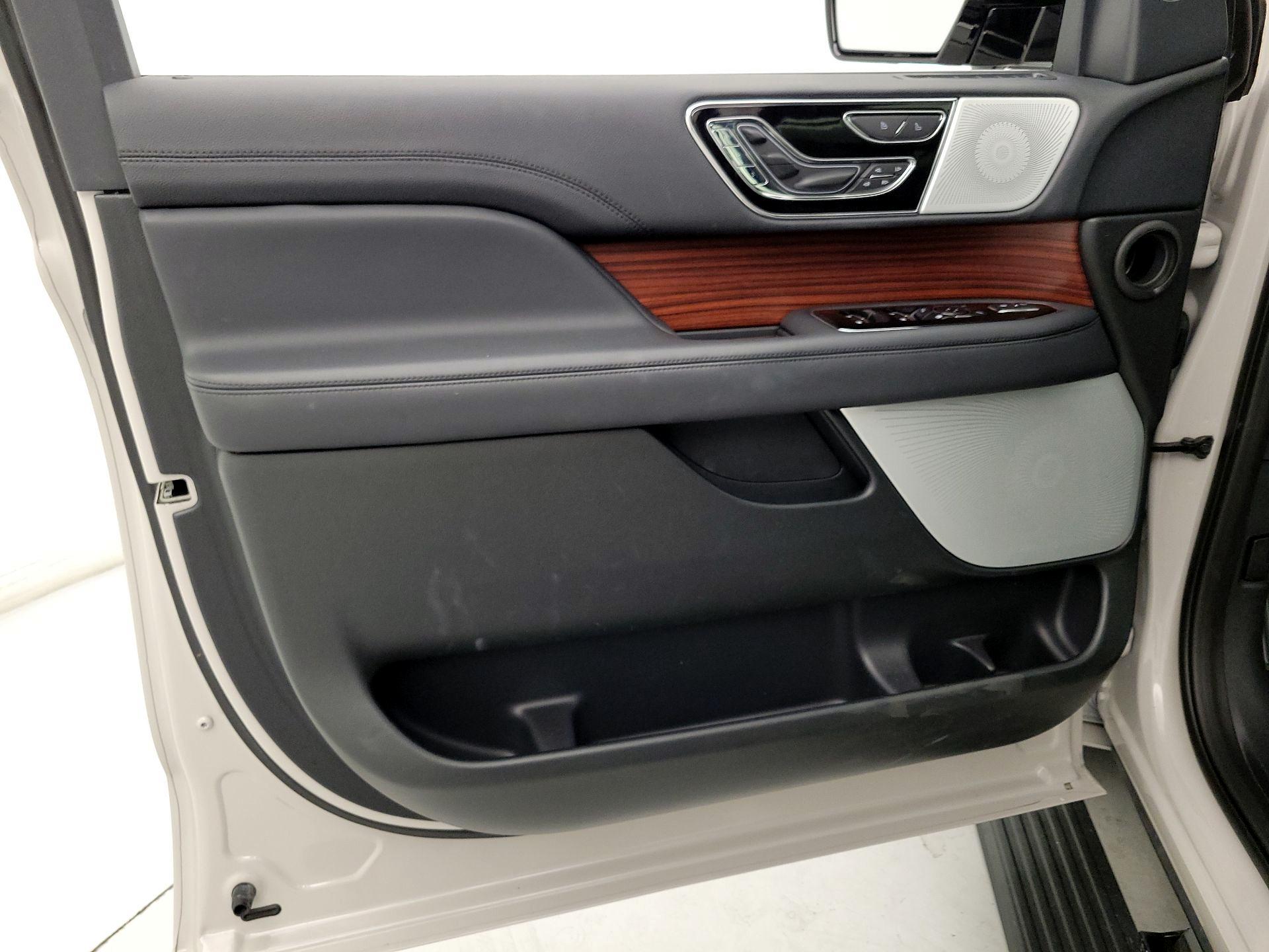 Thumbnail: 2024 Lincoln Navigator - 12