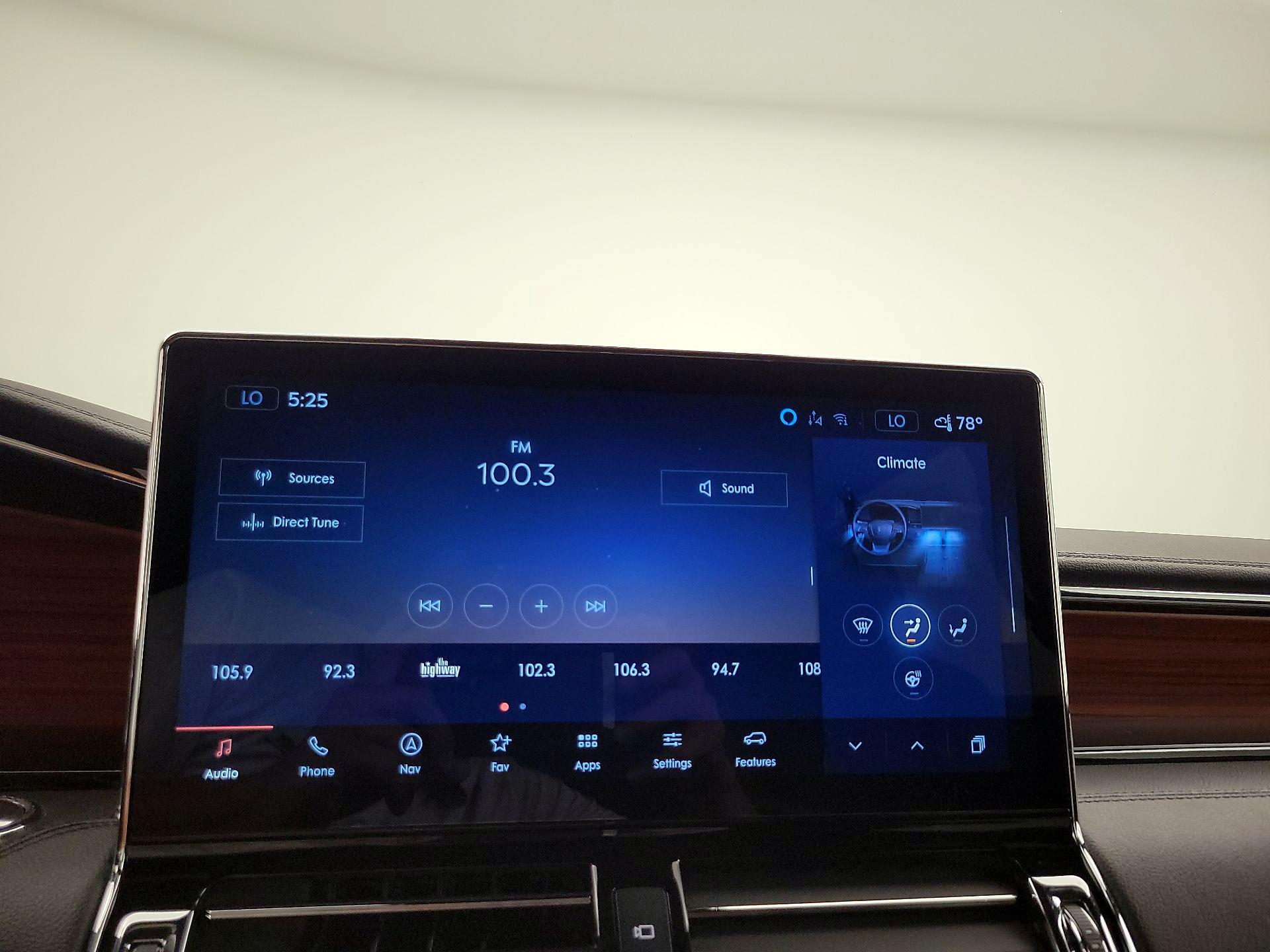 Thumbnail: 2024 Lincoln Navigator - 16