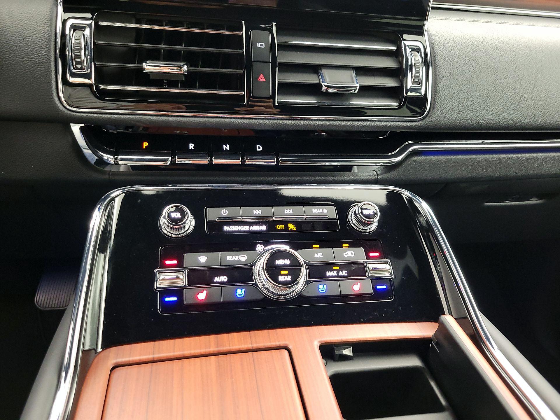 Thumbnail: 2024 Lincoln Navigator - 17