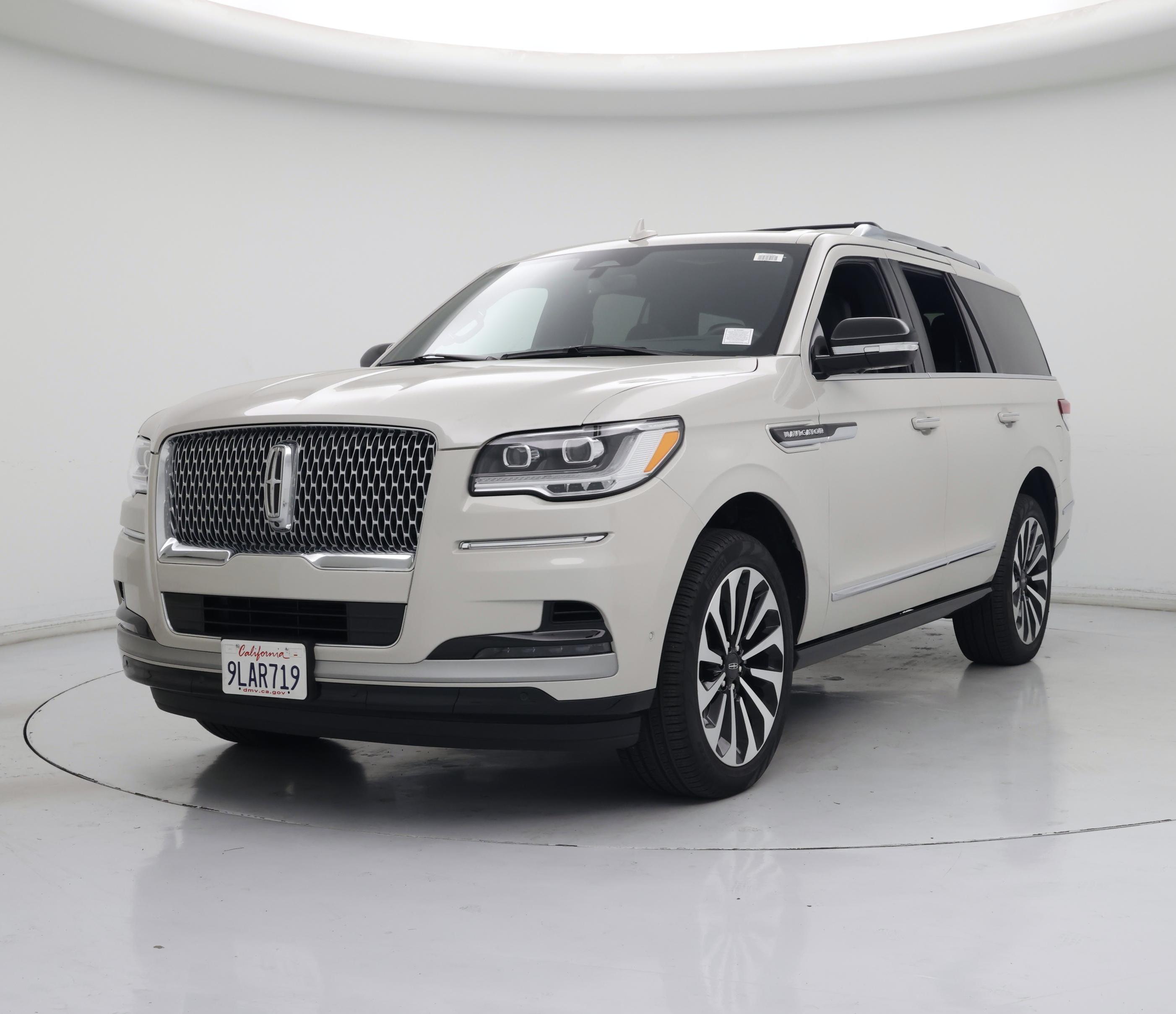 Thumbnail: 2024 Lincoln Navigator - 4