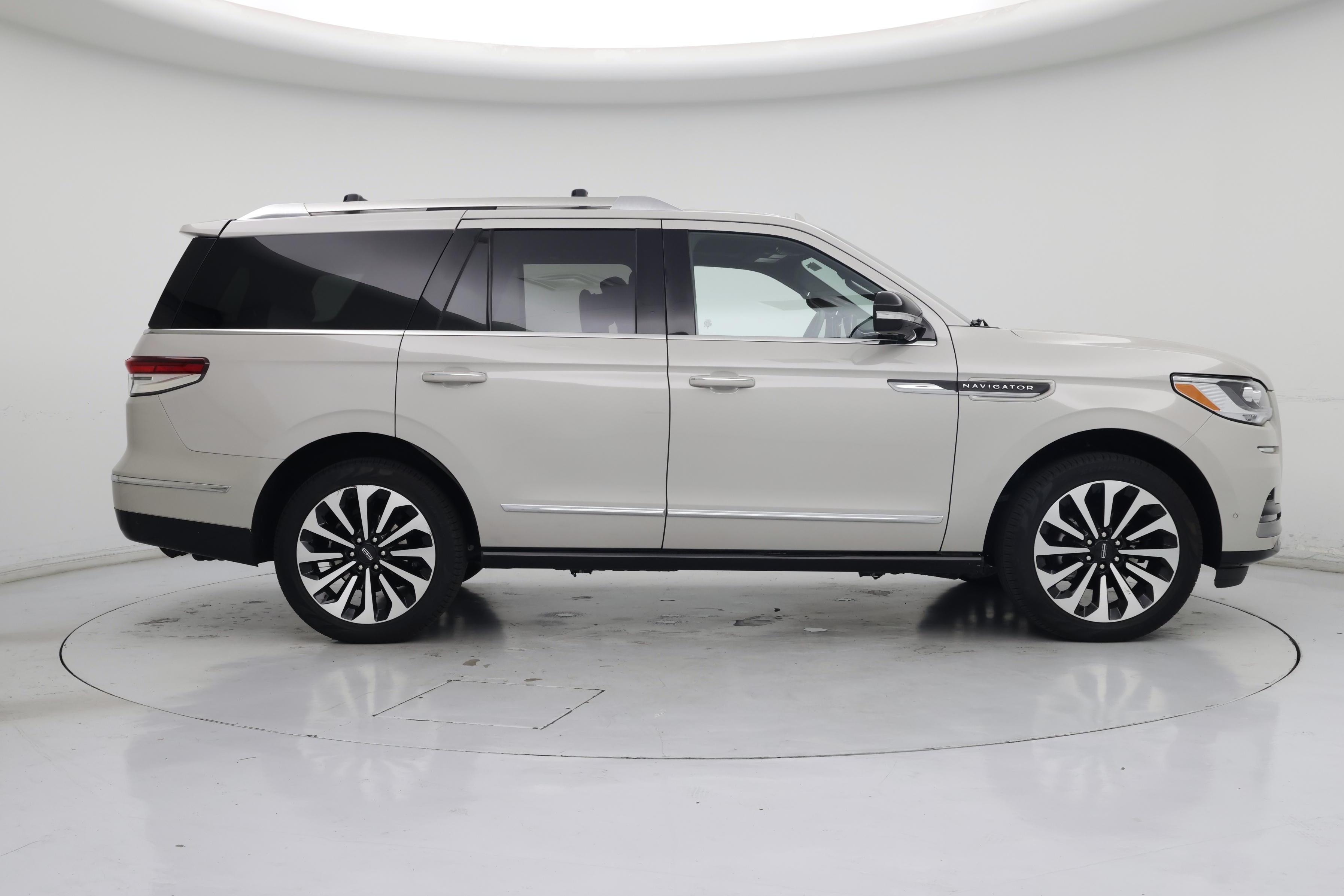 Thumbnail: 2024 Lincoln Navigator - 7