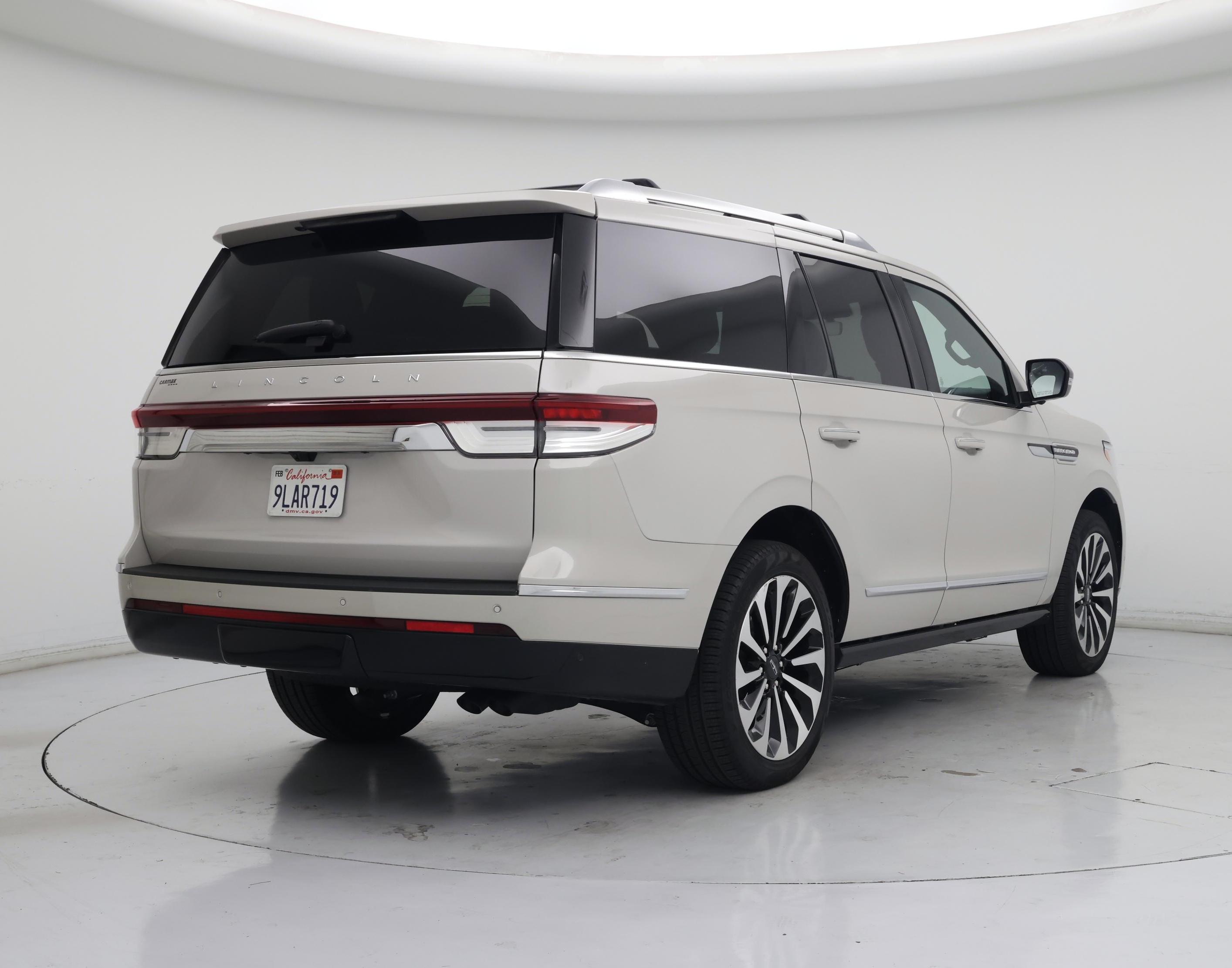 Thumbnail: 2024 Lincoln Navigator - 8