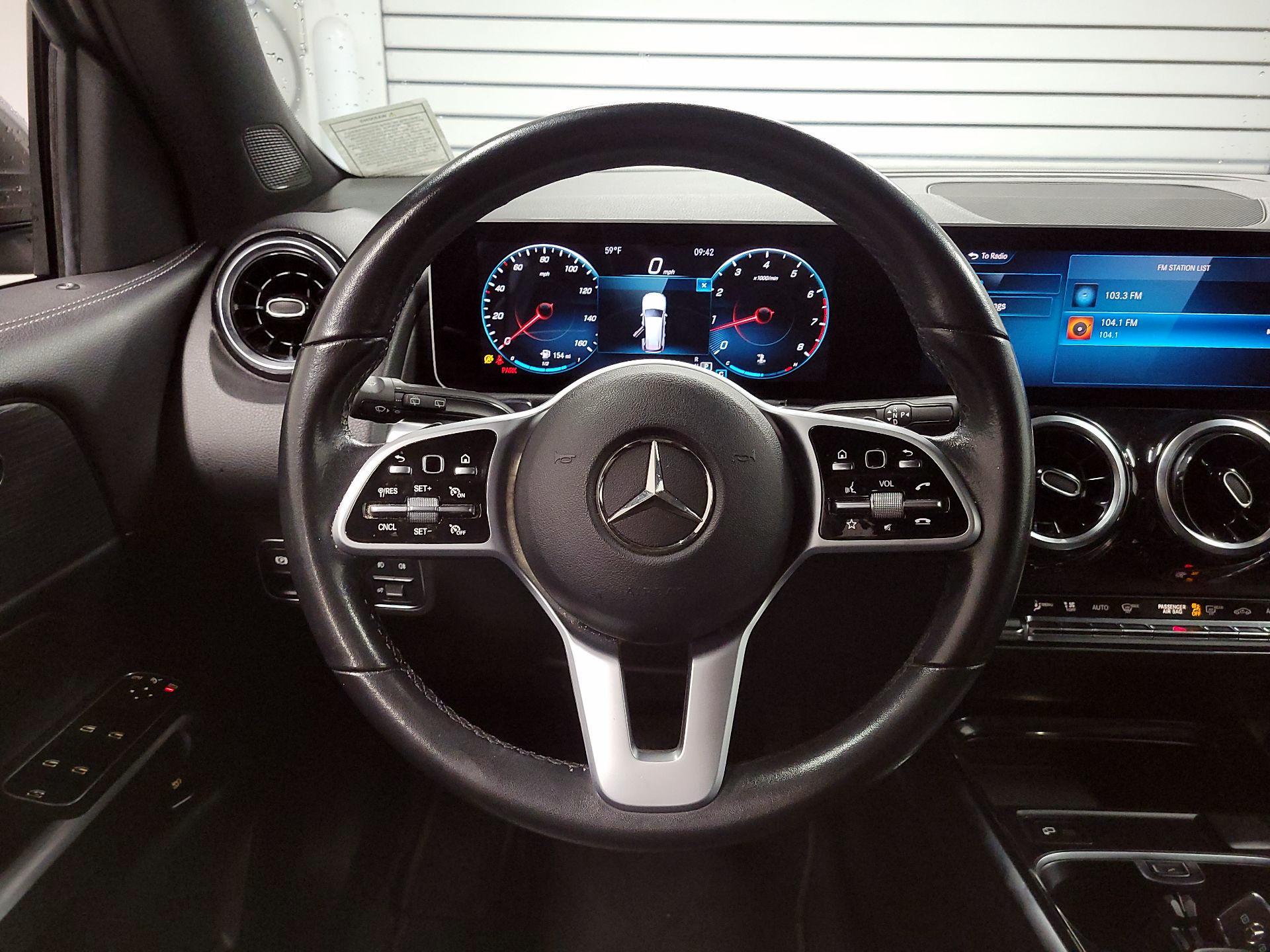 Thumbnail: 2020 Mercedes-Benz GLB - 10