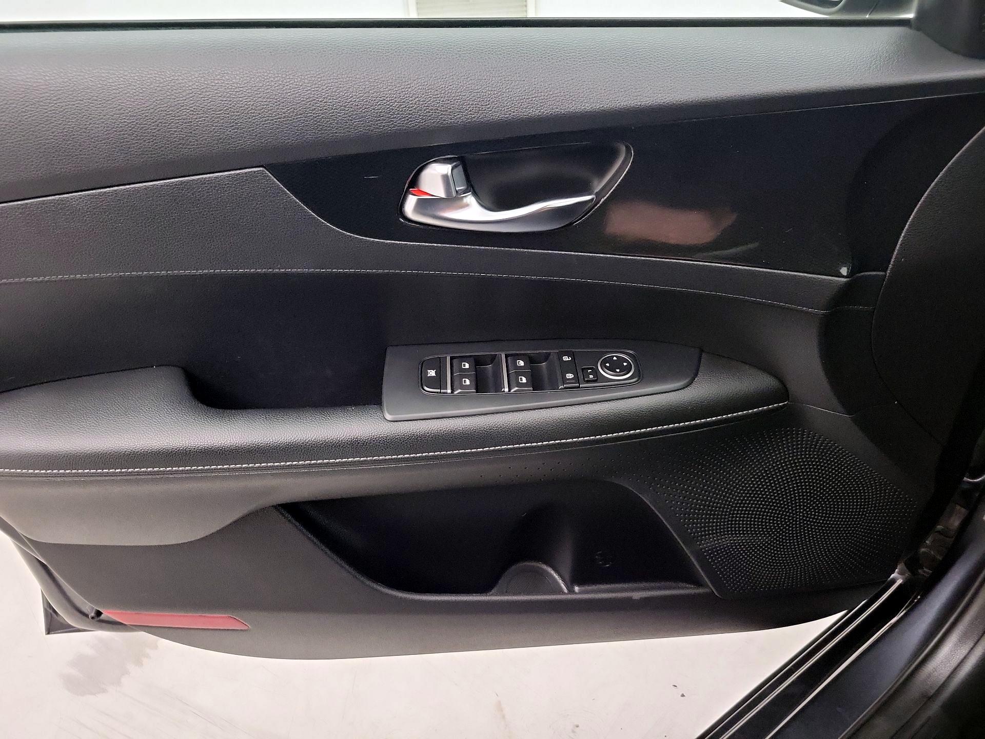 Thumbnail: 2021 Kia Forte - 12