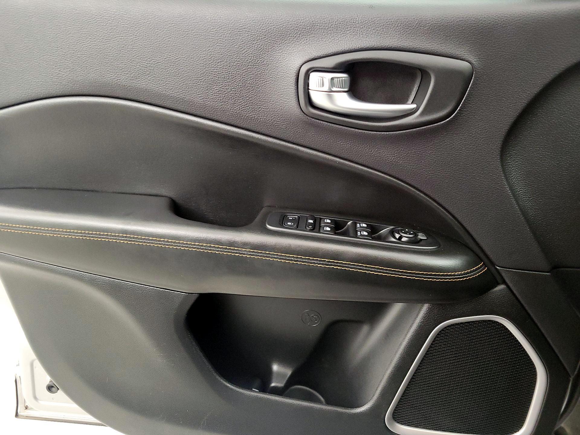 Thumbnail: 2017 Jeep Compass - 12