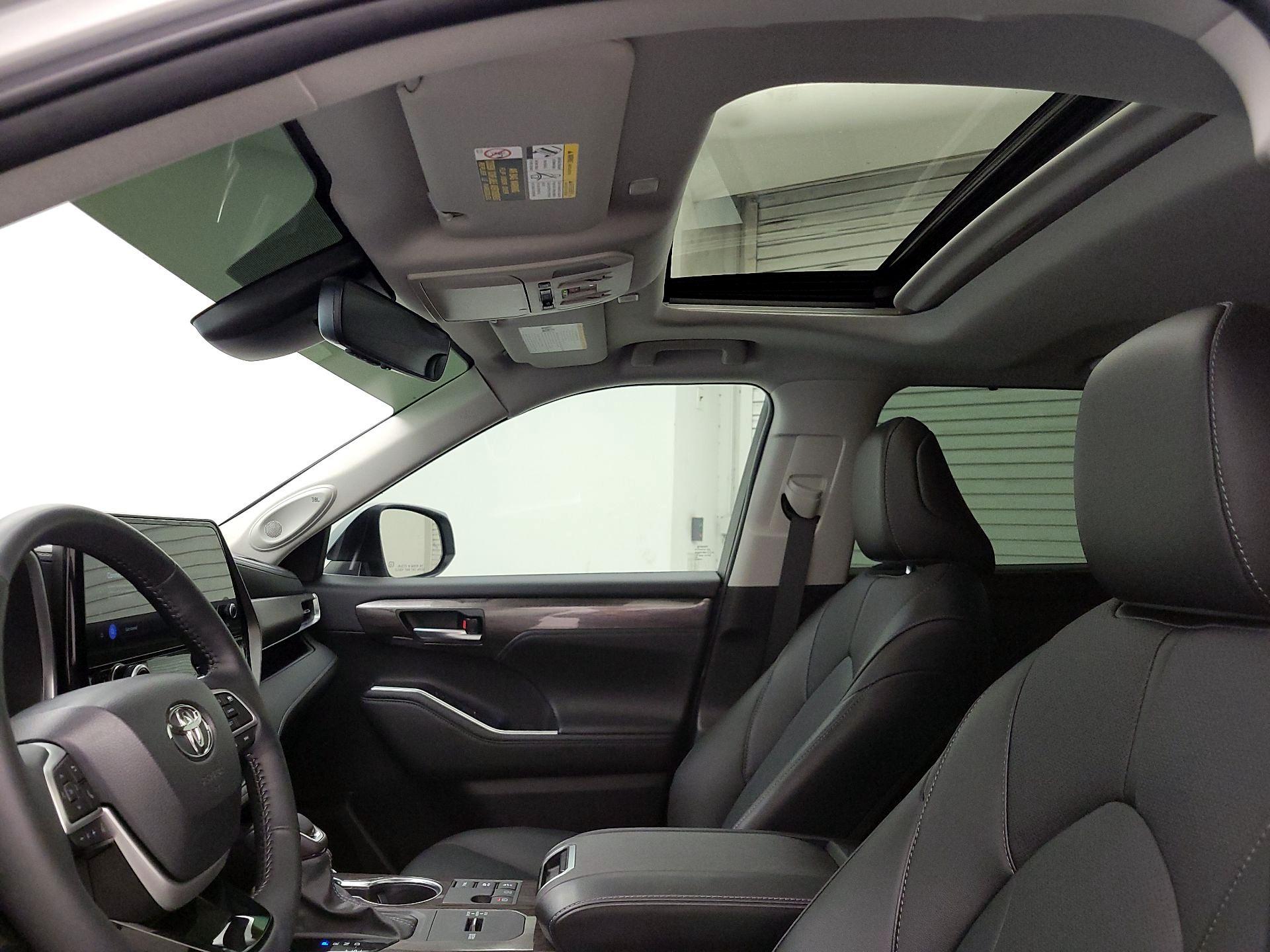 Thumbnail: 2024 Toyota Highlander - 19