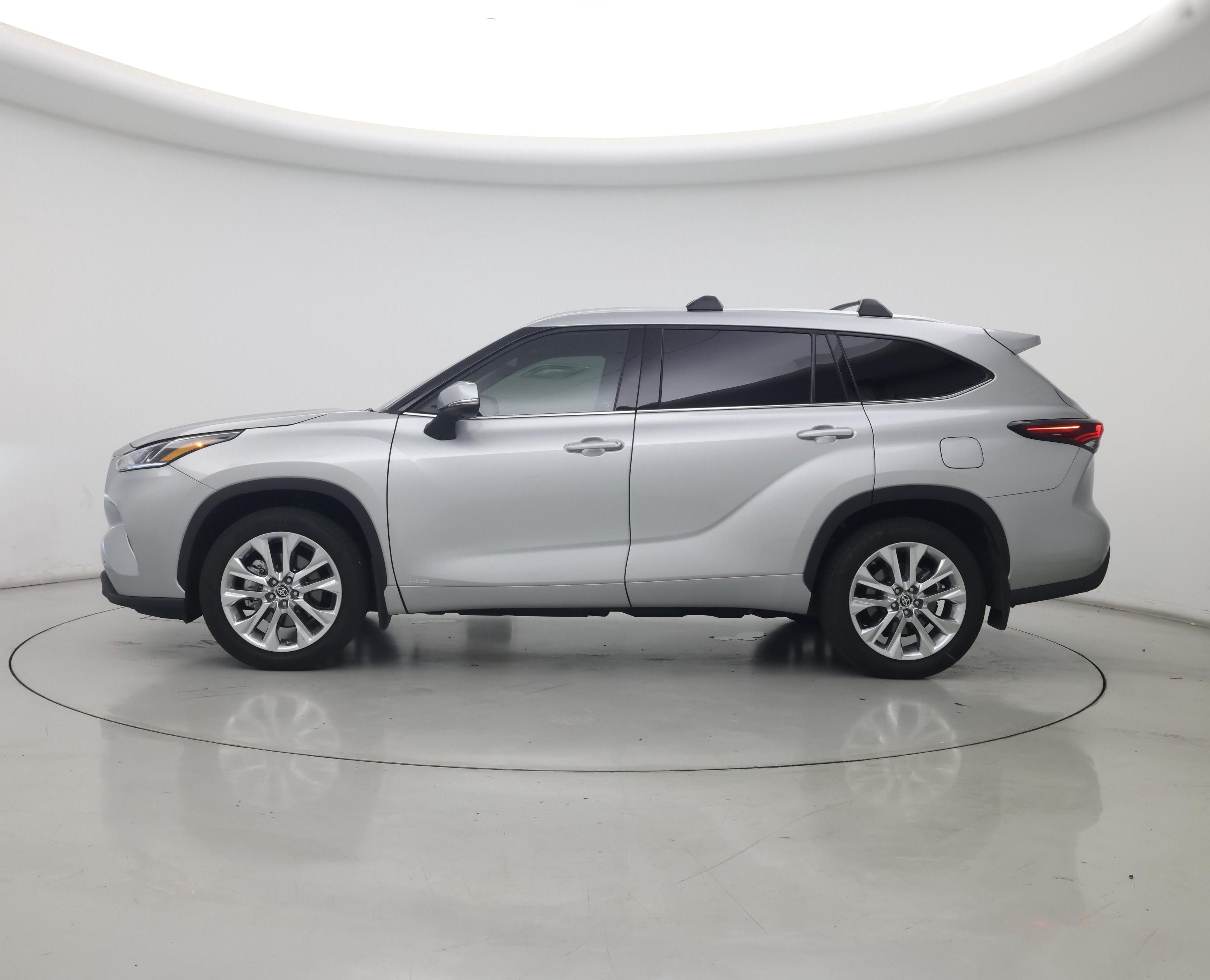 Thumbnail: 2024 Toyota Highlander - 3