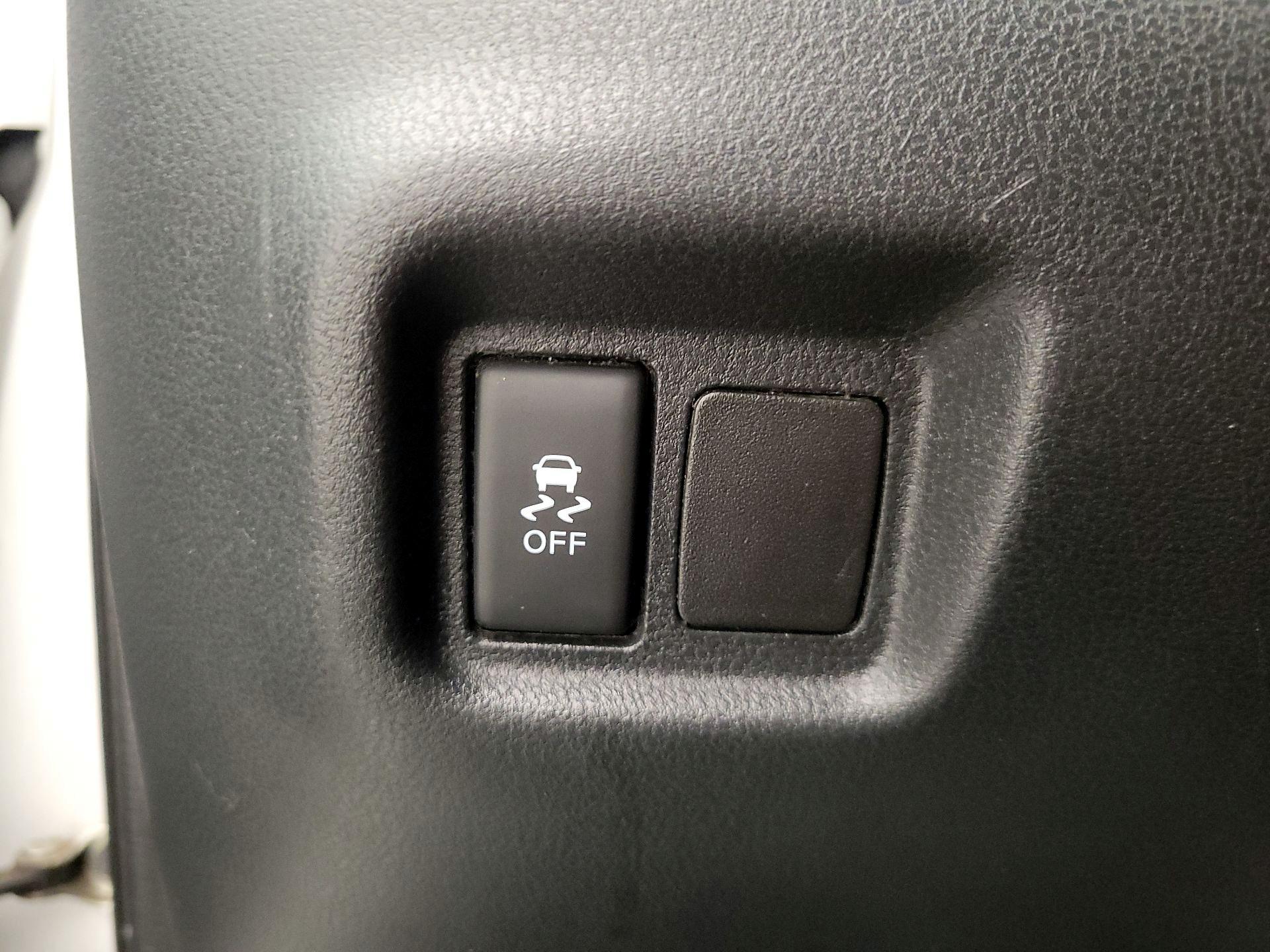 Thumbnail: 2016 Nissan Versa - 13
