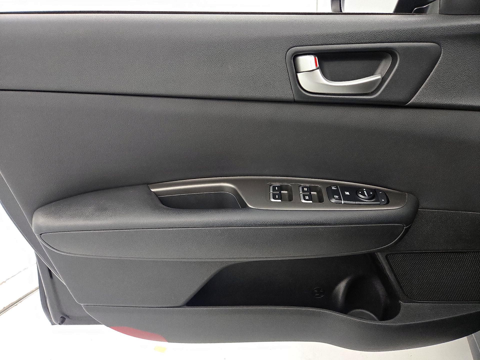 Thumbnail: 2020 Kia Optima - 12