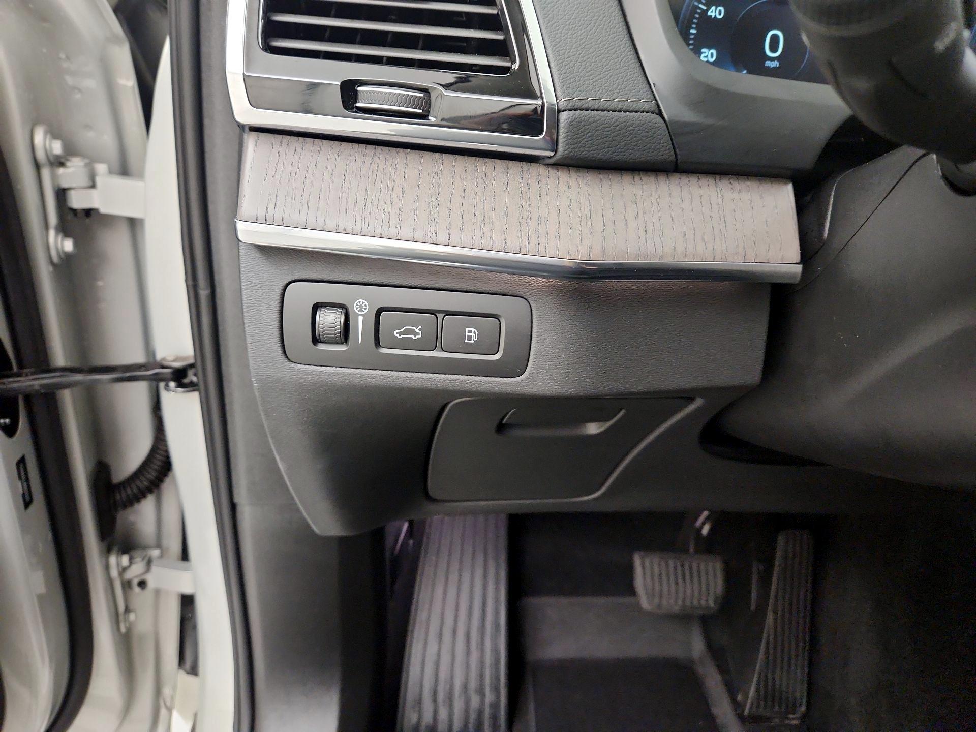 Thumbnail: 2022 Volvo XC90 - 13