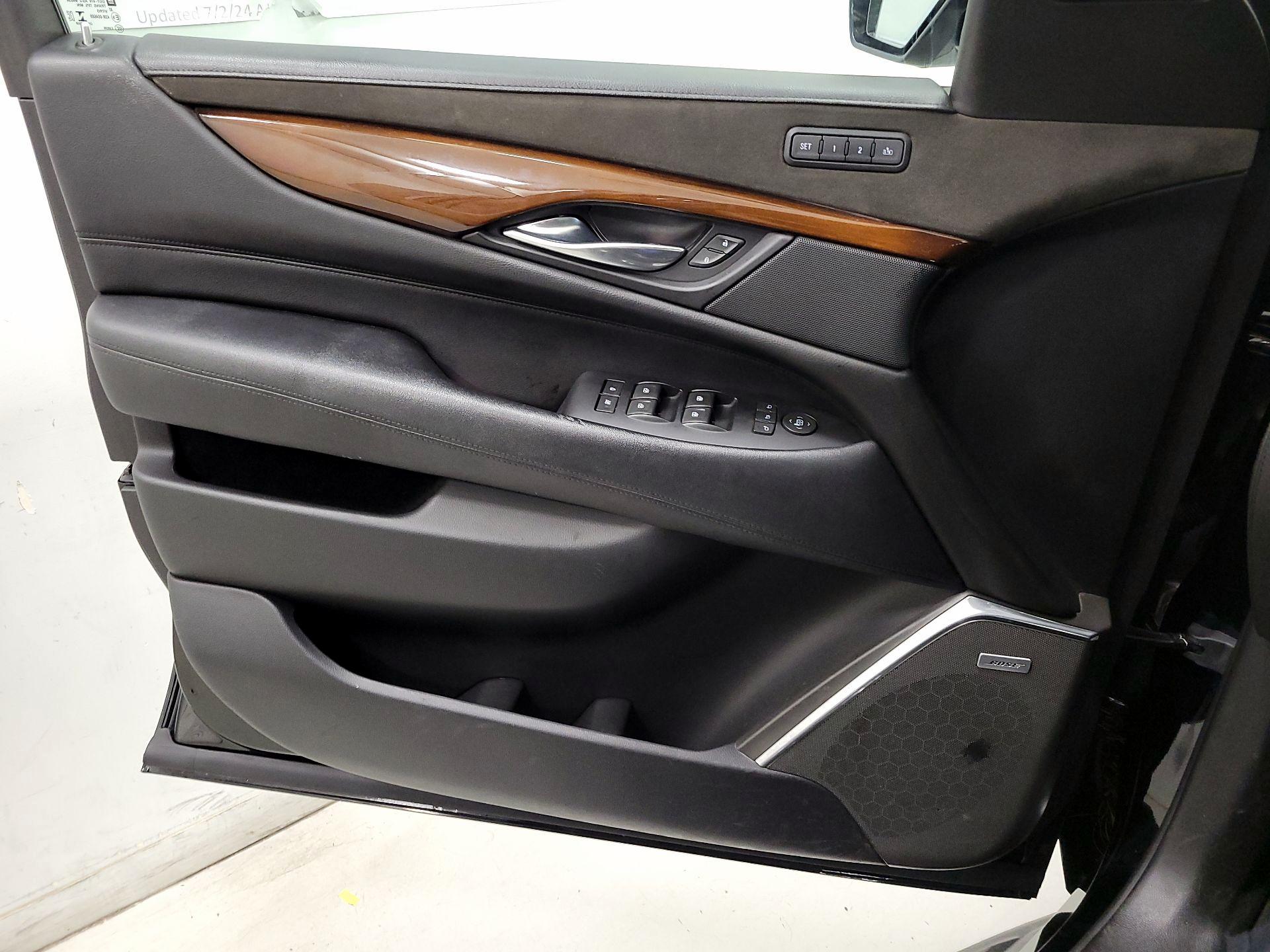 Thumbnail: 2018 Cadillac Escalade - 12