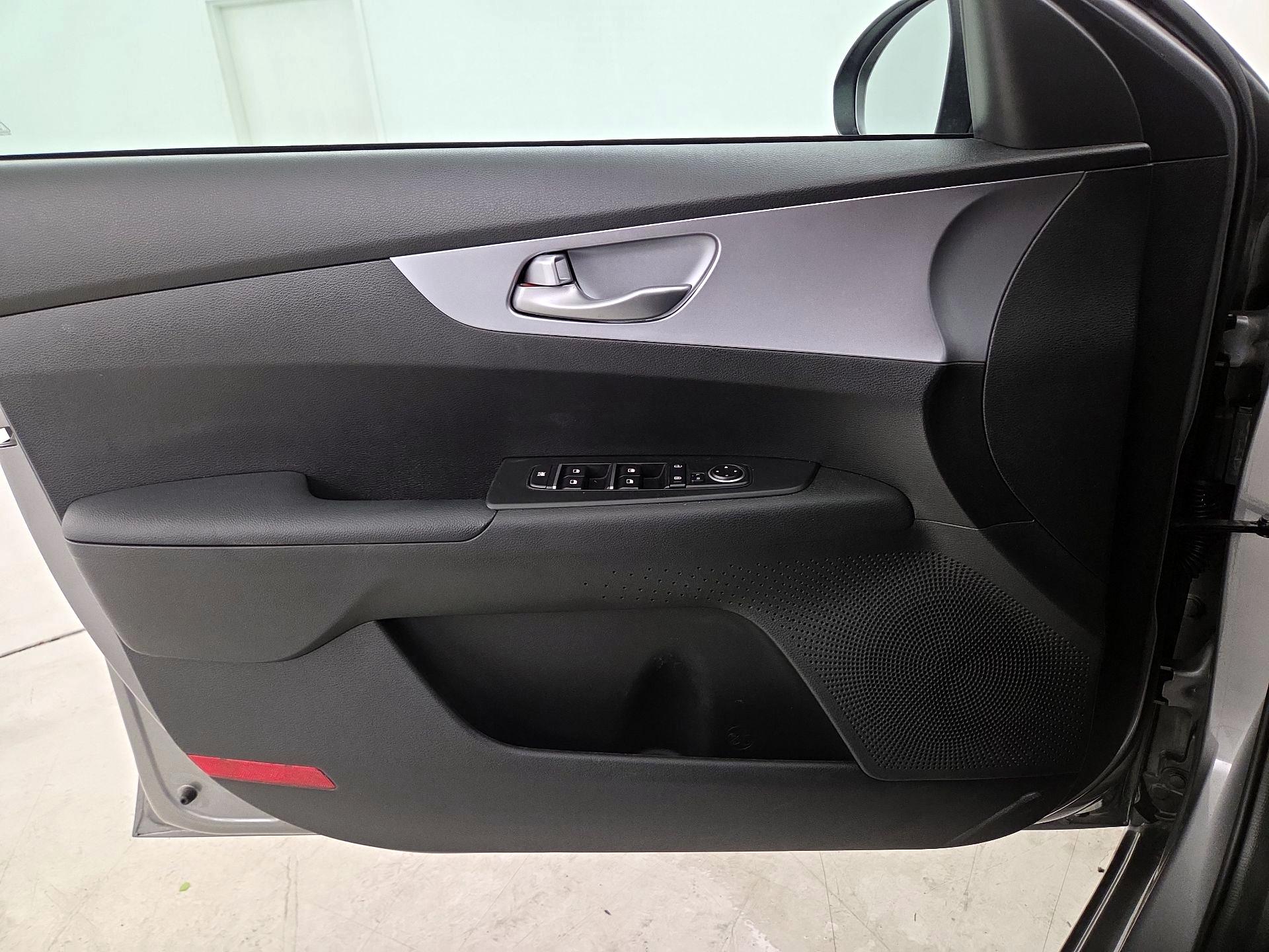 Thumbnail: 2023 Kia Forte - 12