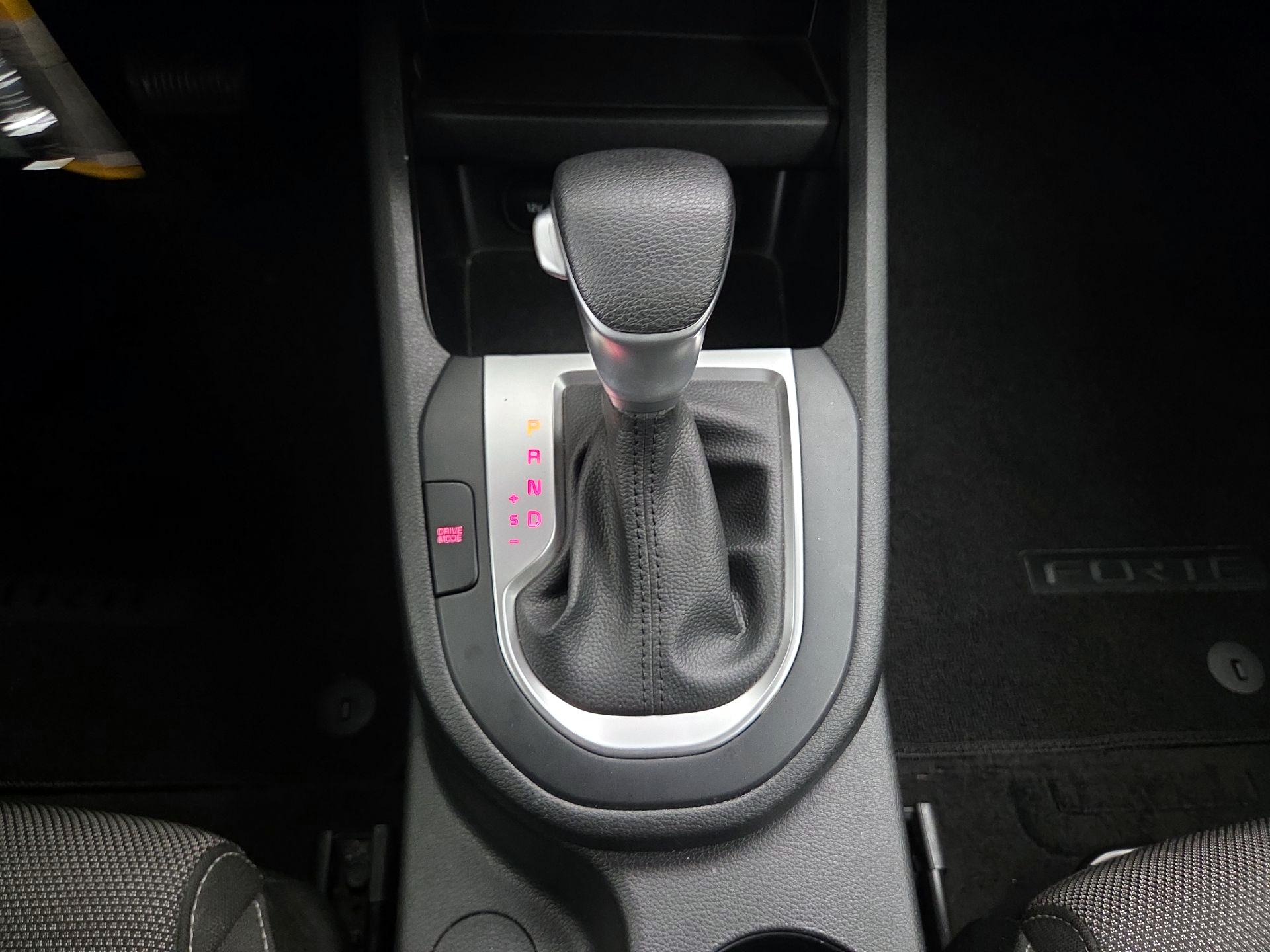 Thumbnail: 2023 Kia Forte - 17