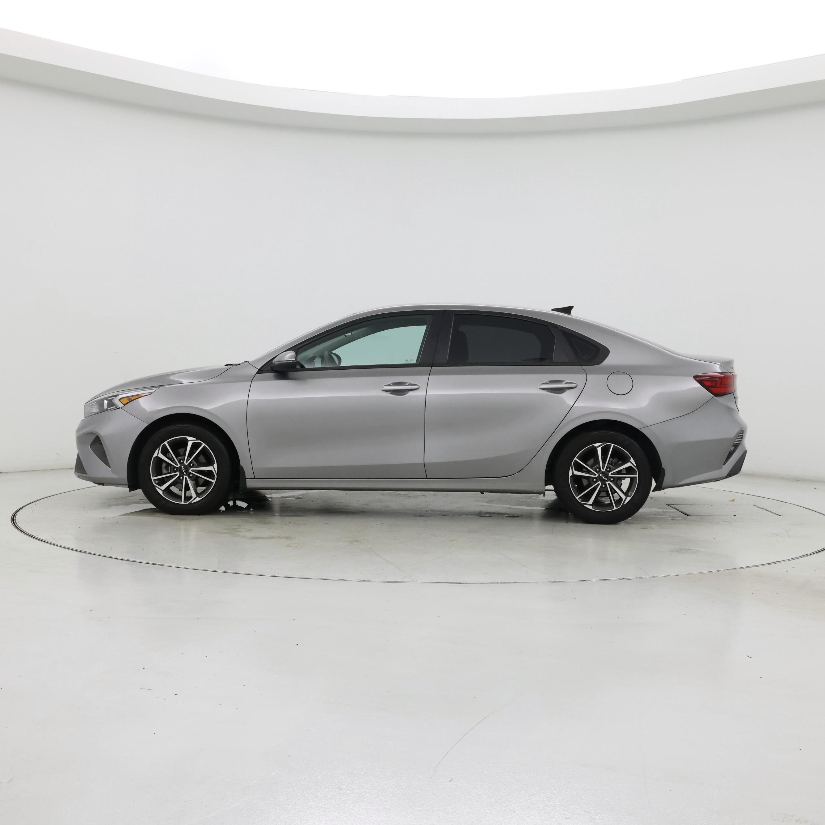 Thumbnail: 2023 Kia Forte - 3