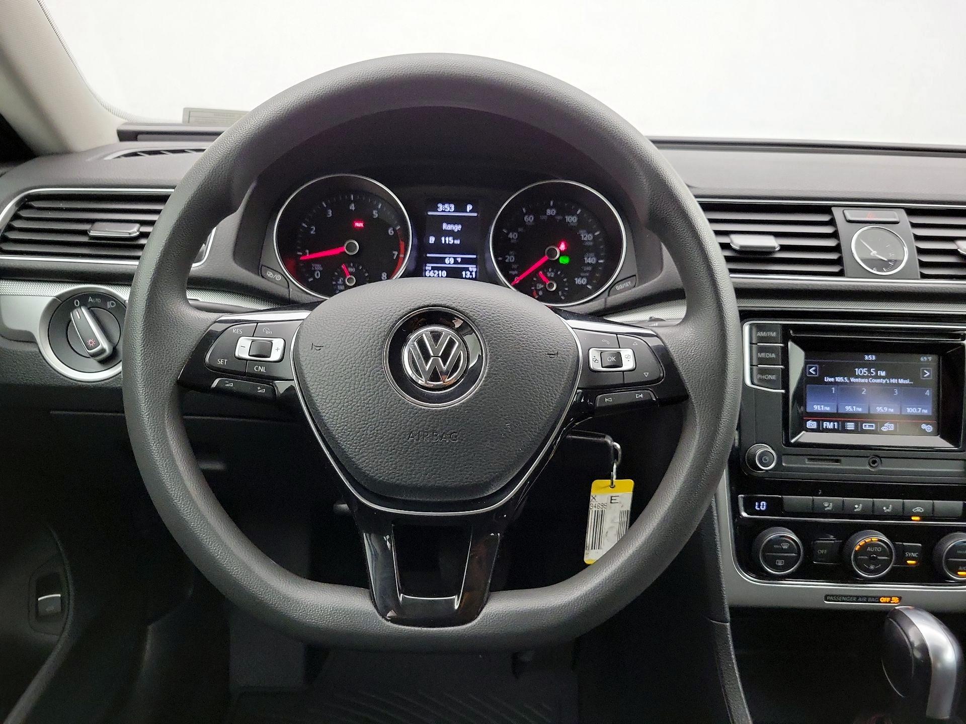 Thumbnail: 2016 Volkswagen Passat - 10