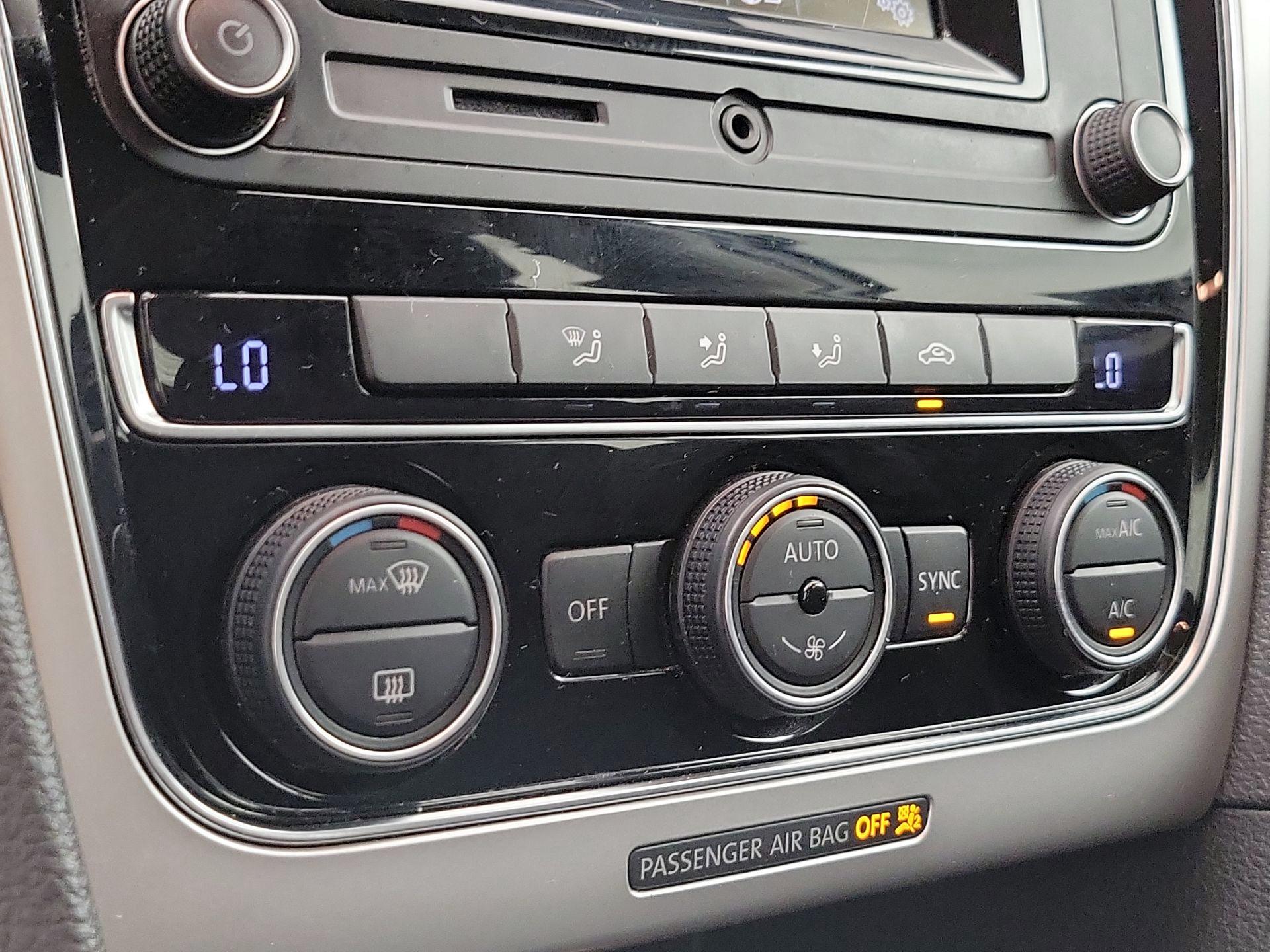 Thumbnail: 2016 Volkswagen Passat - 16