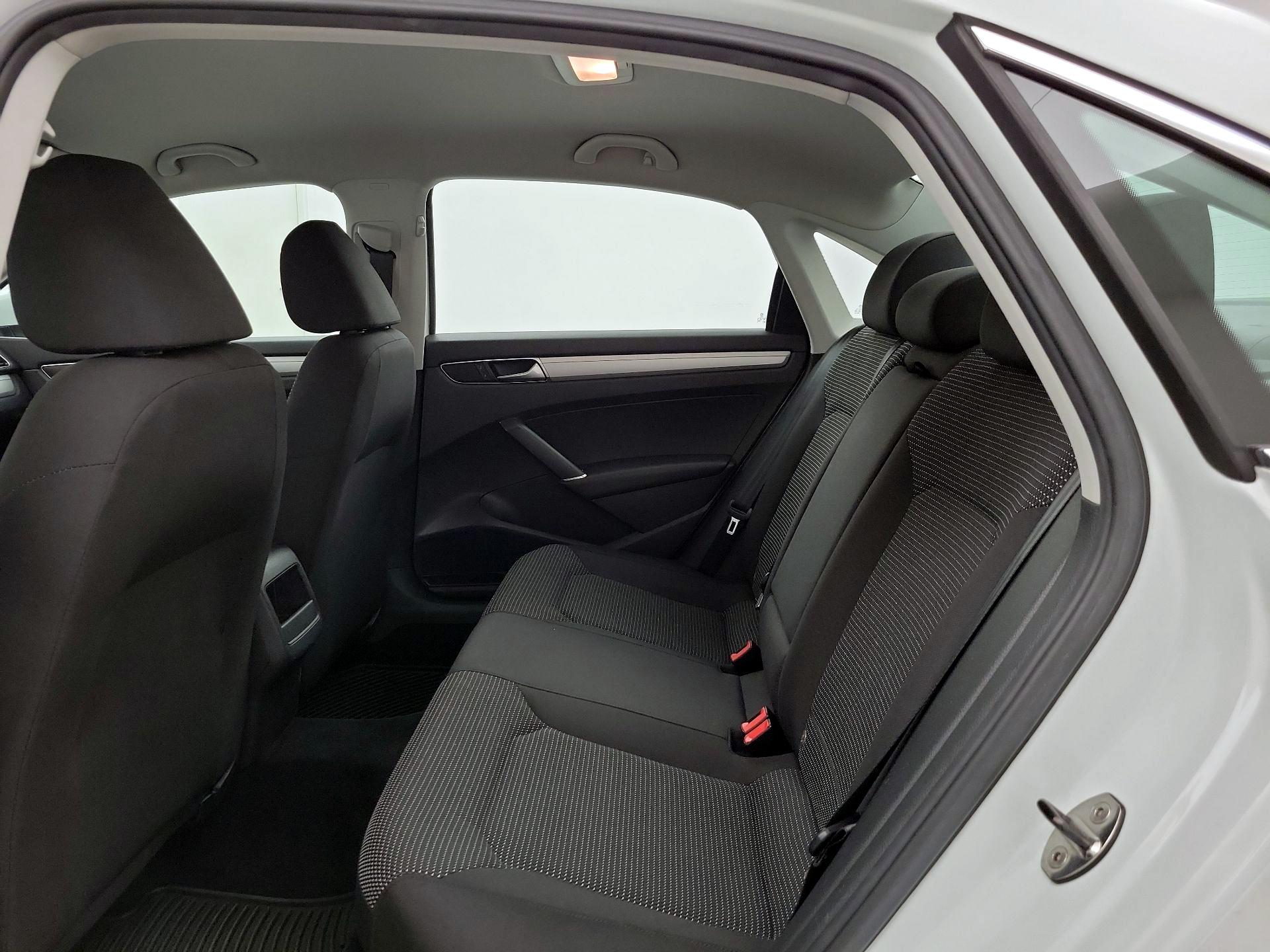 Thumbnail: 2016 Volkswagen Passat - 19