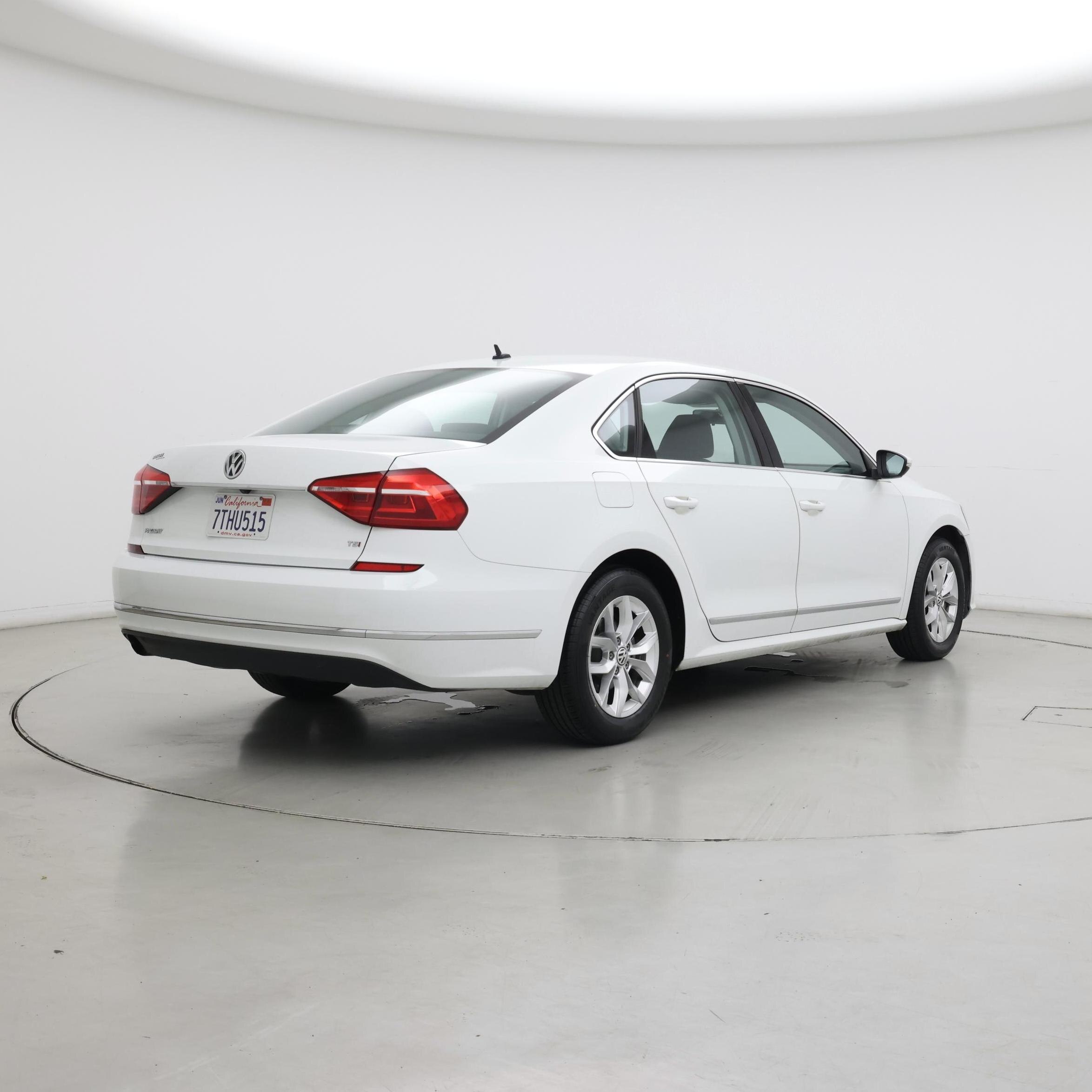Thumbnail: 2016 Volkswagen Passat - 8