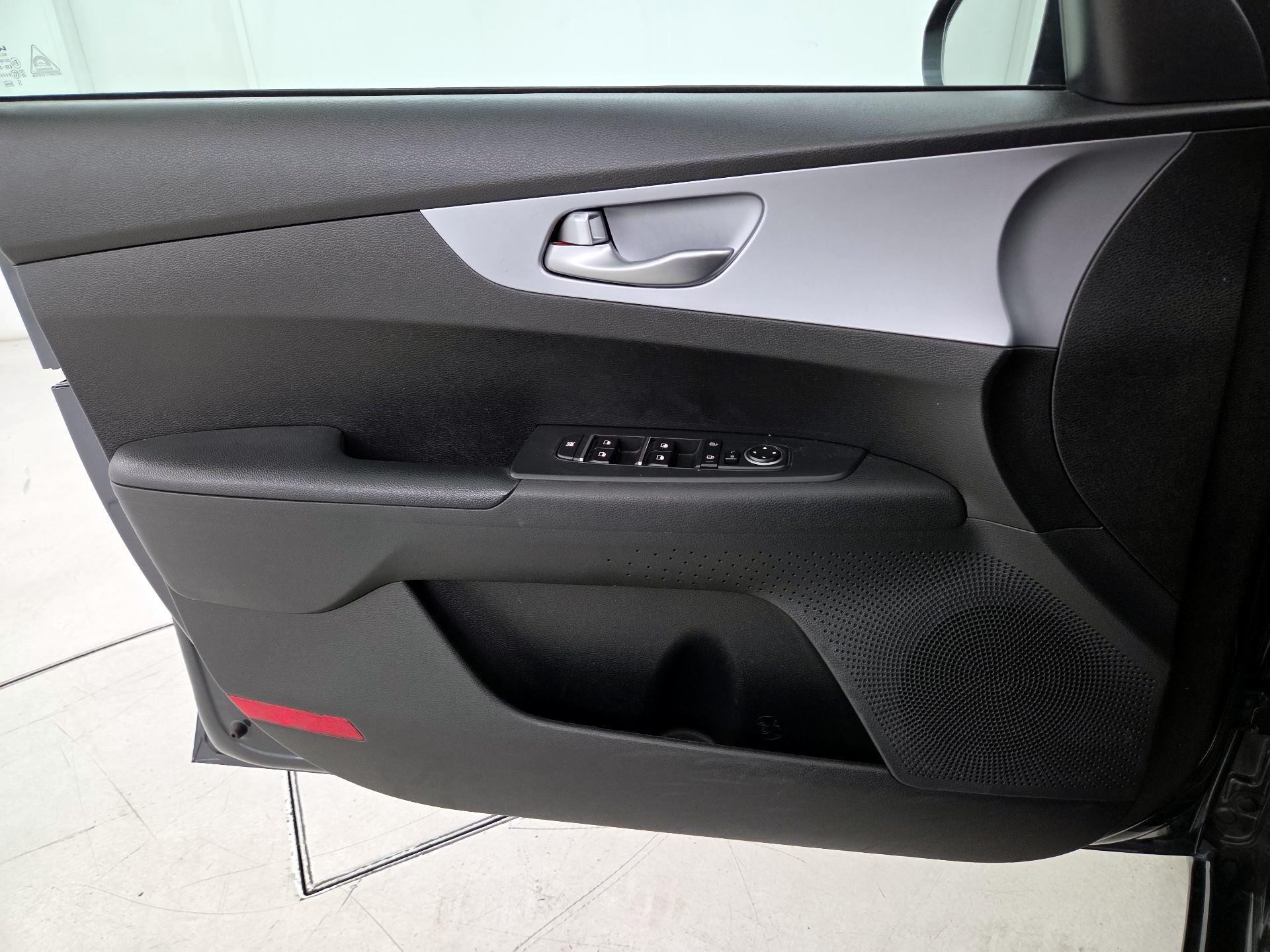 Thumbnail: 2023 Kia Forte - 12