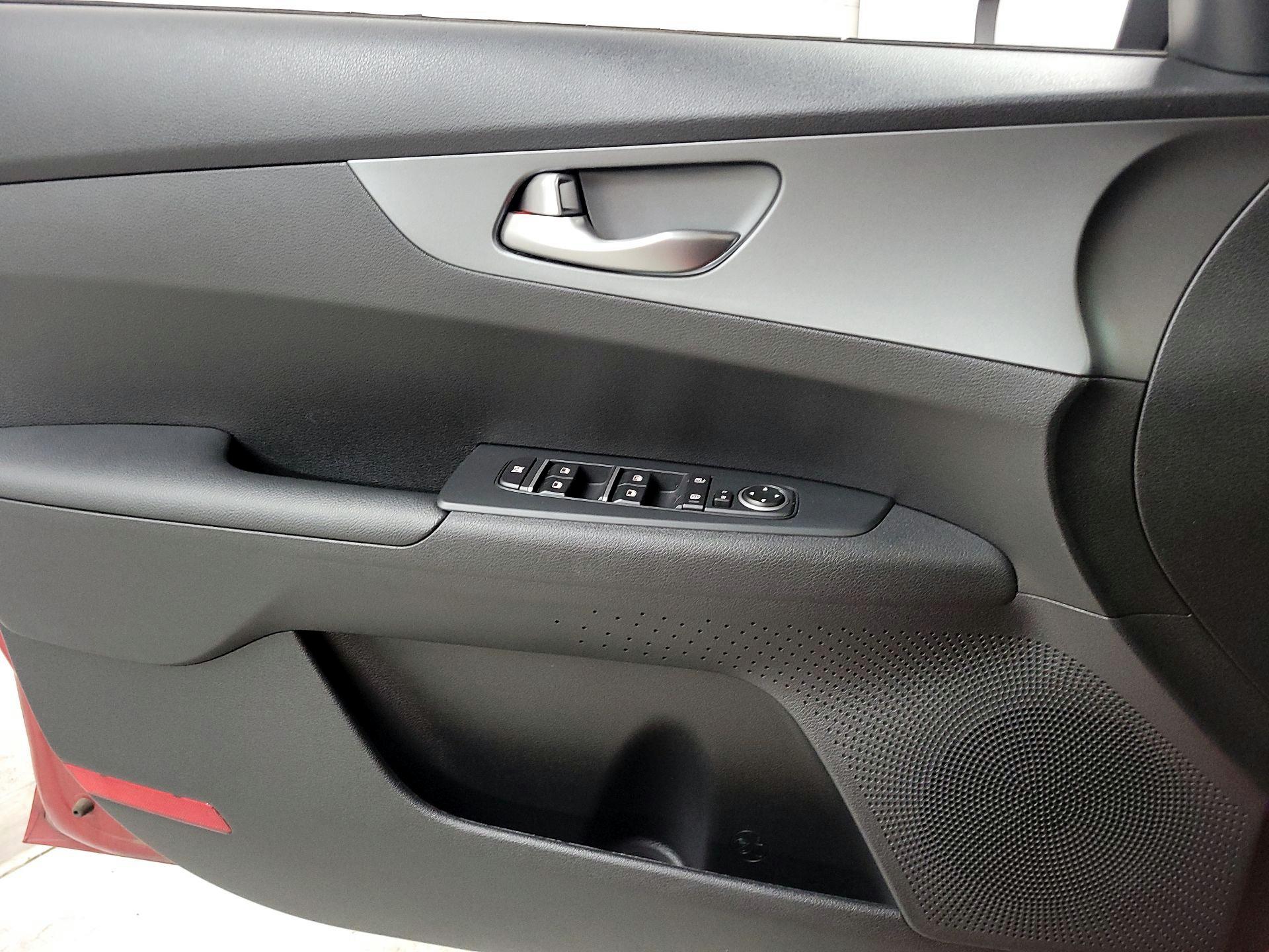 Thumbnail: 2021 Kia Forte - 12