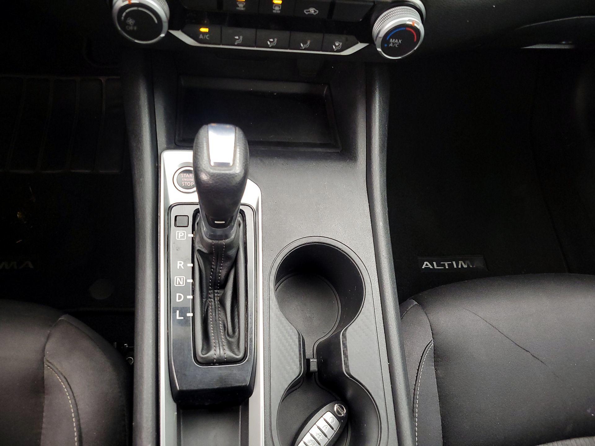 Thumbnail: 2020 Nissan Altima - 17