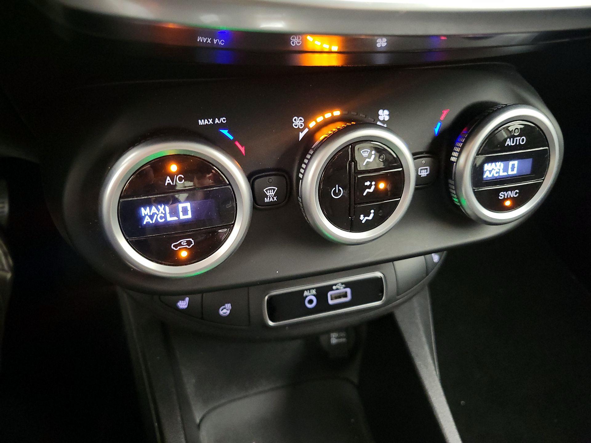 Thumbnail: 2016 Fiat 500X - 16