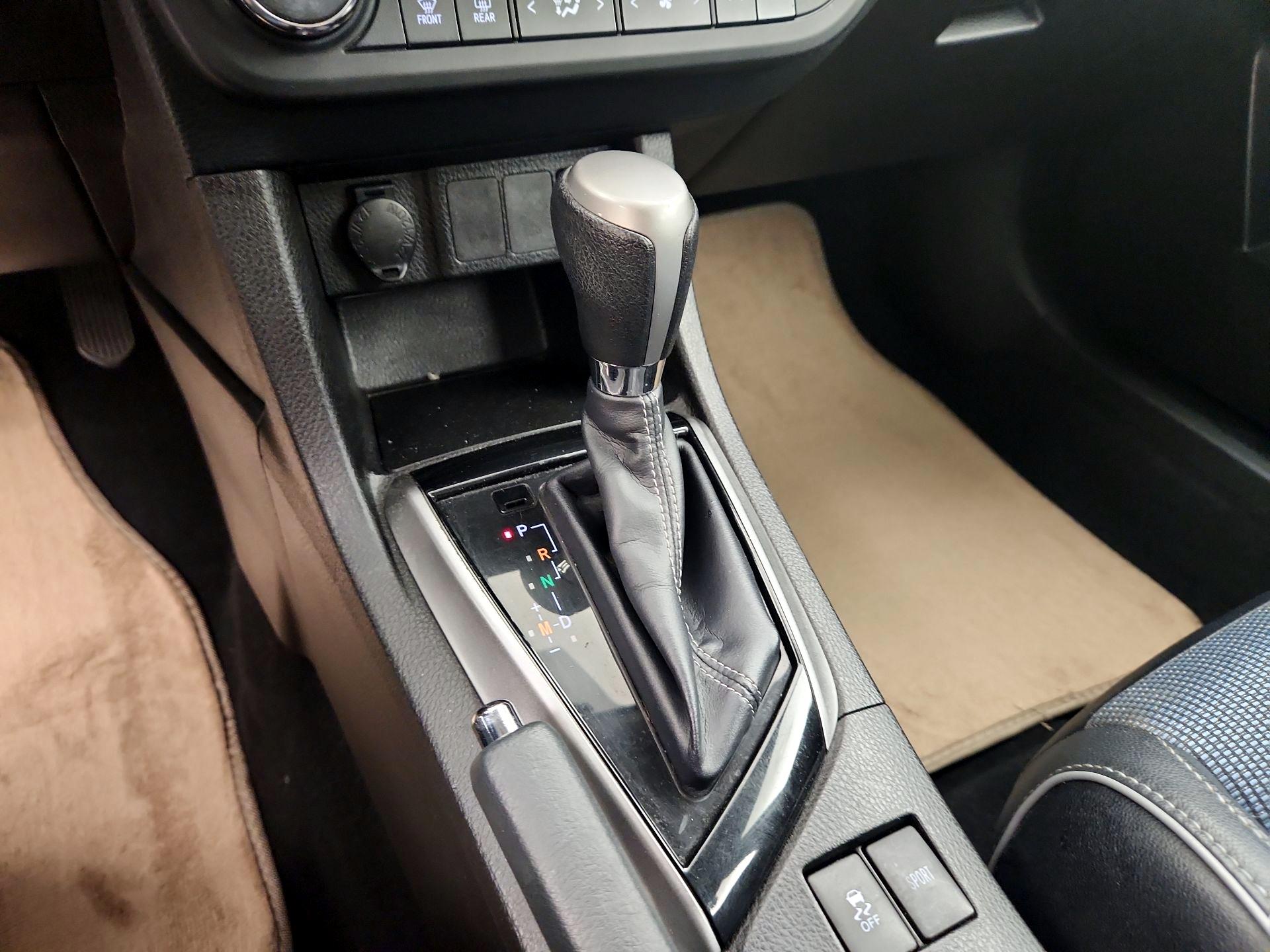 Thumbnail: 2014 Toyota Corolla - 17