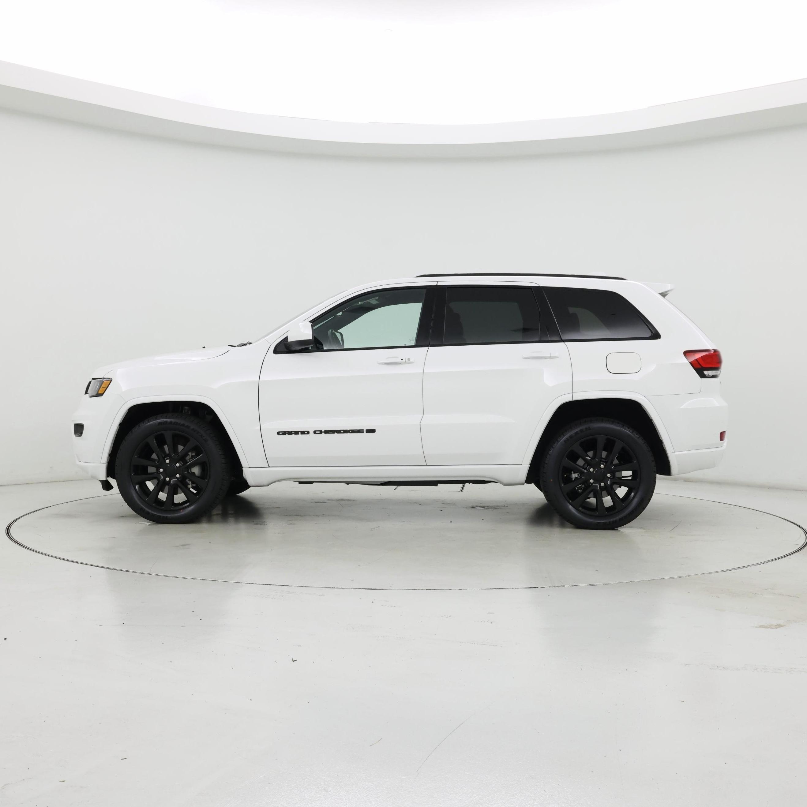 Thumbnail: 2022 Jeep Grand Cherokee - 3