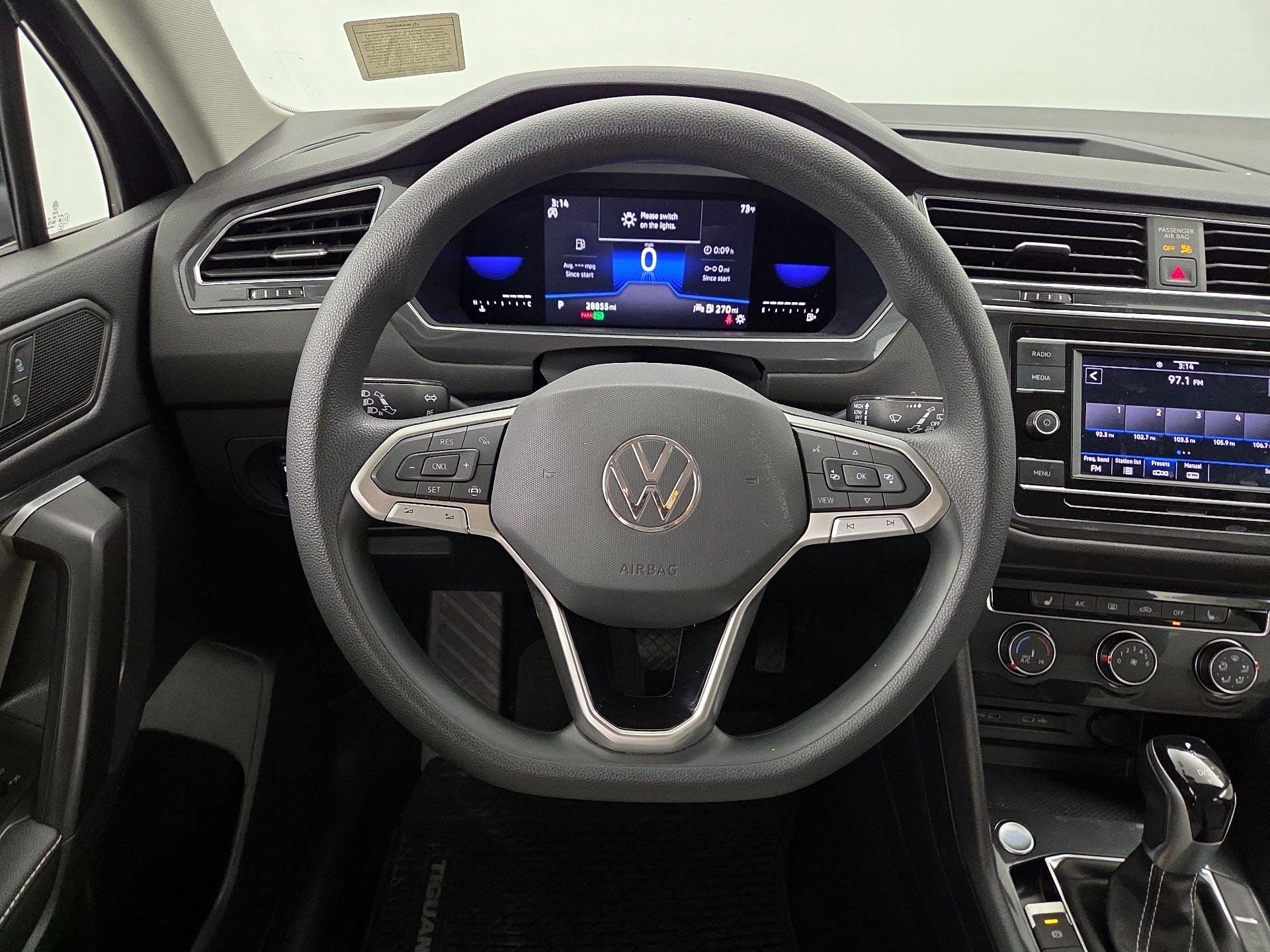 Thumbnail: 2022 Volkswagen Tiguan - 10