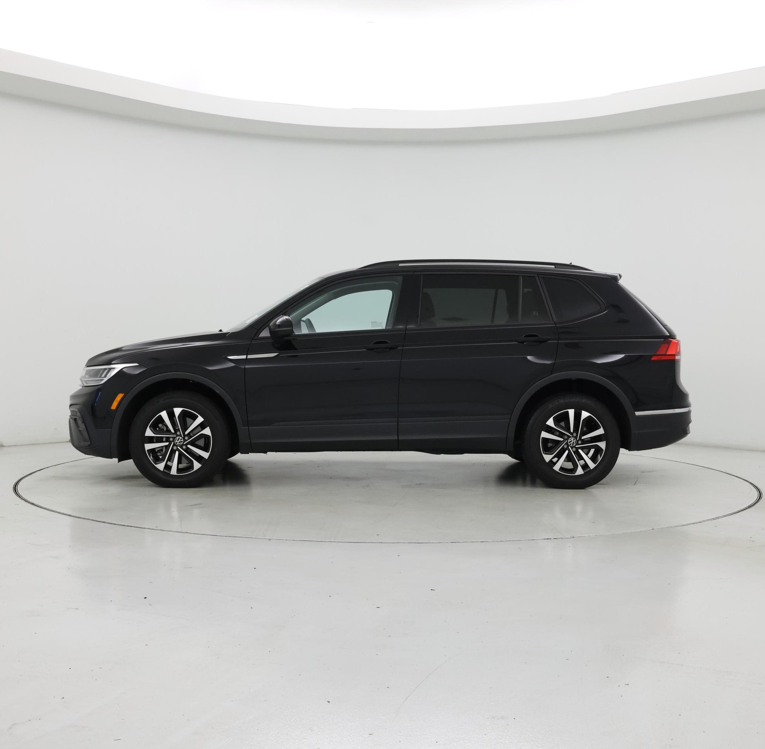 Thumbnail: 2022 Volkswagen Tiguan - 3