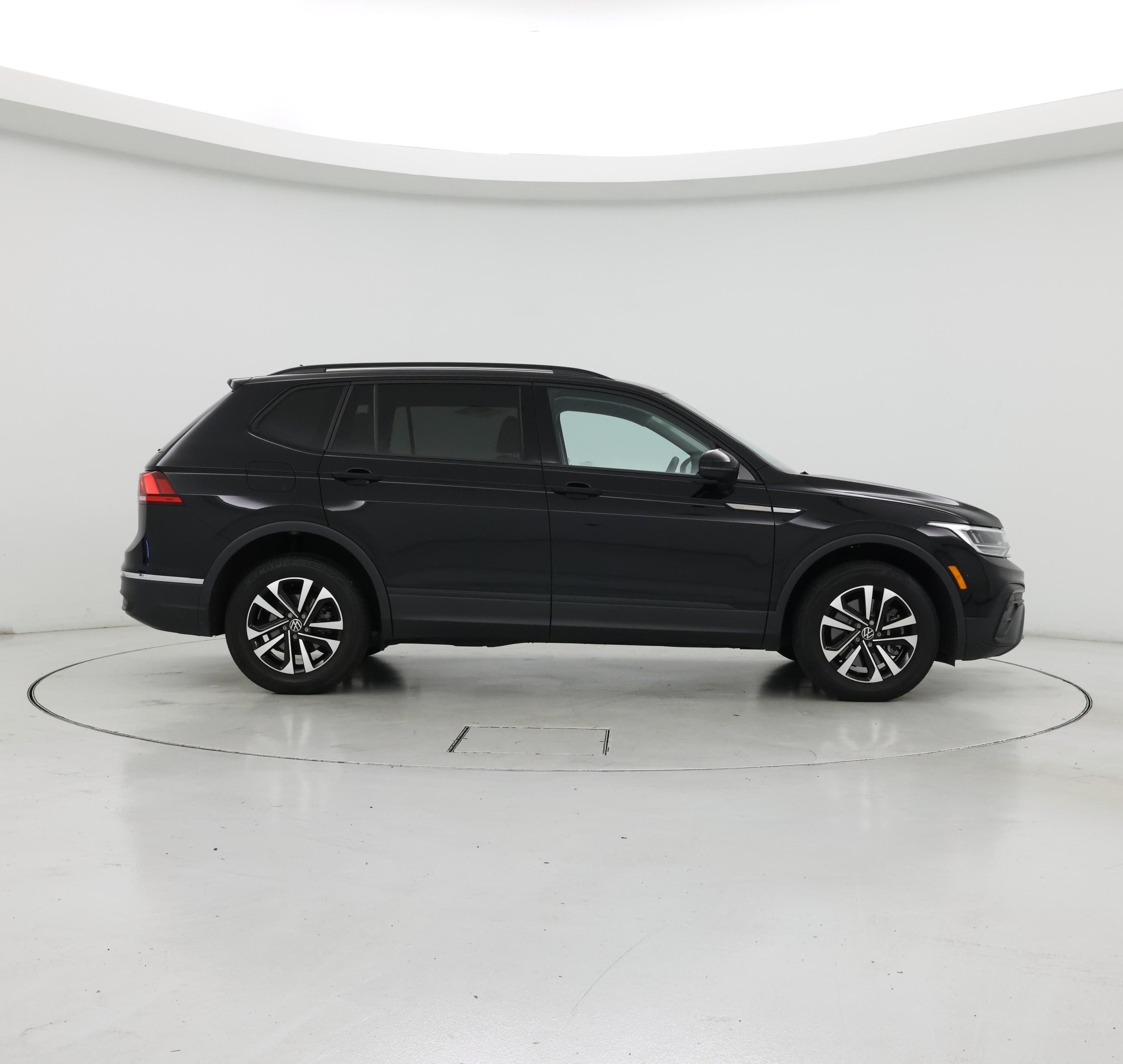 Thumbnail: 2022 Volkswagen Tiguan - 7
