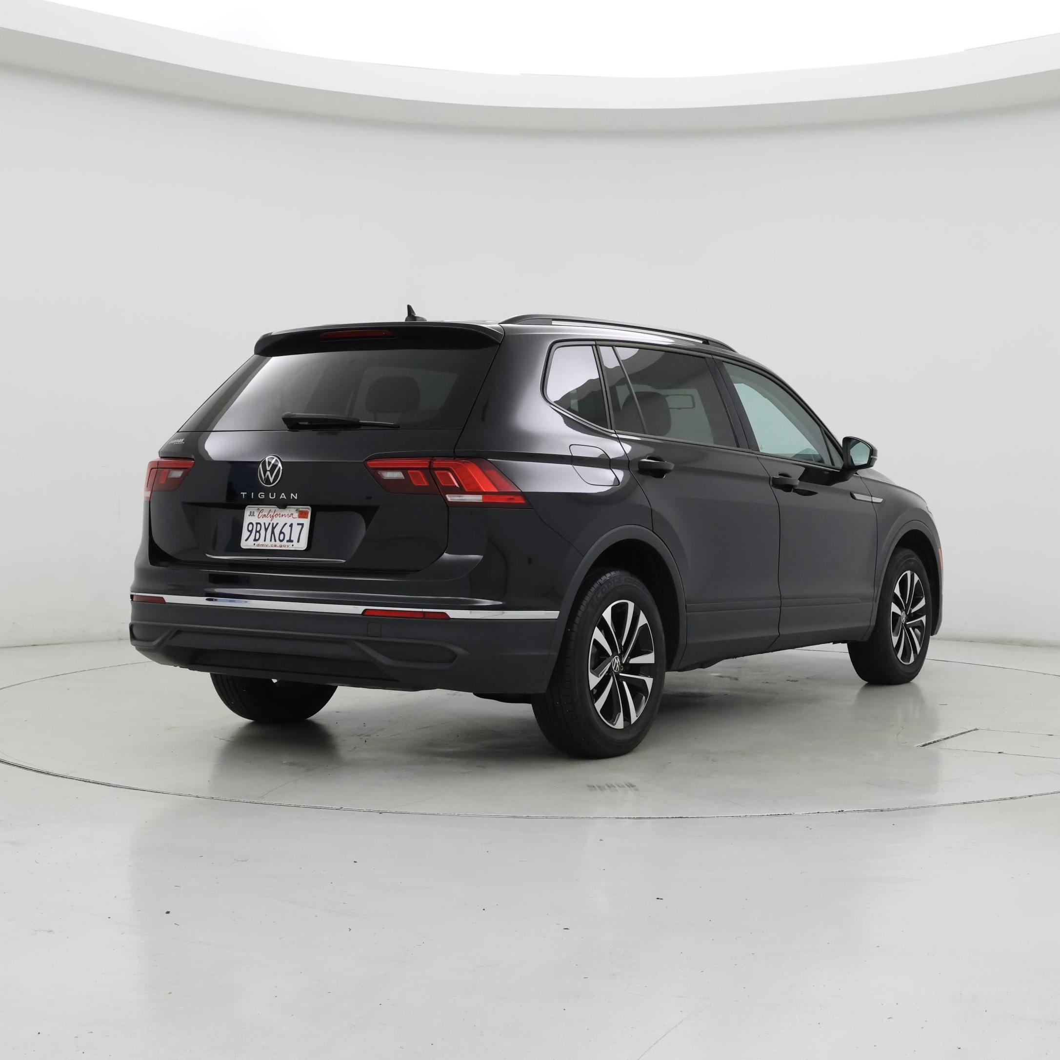 Thumbnail: 2022 Volkswagen Tiguan - 8