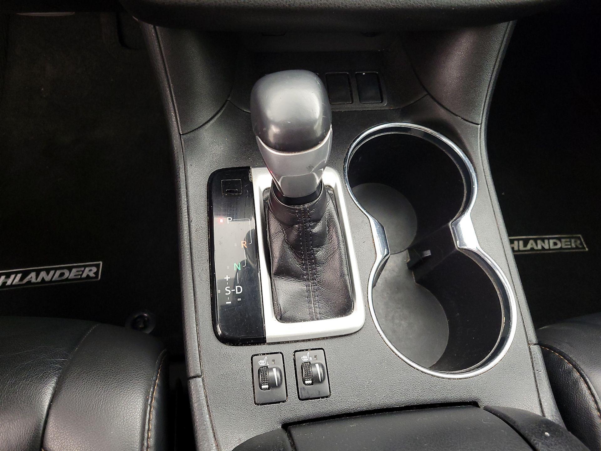 Thumbnail: 2019 Toyota Highlander - 17