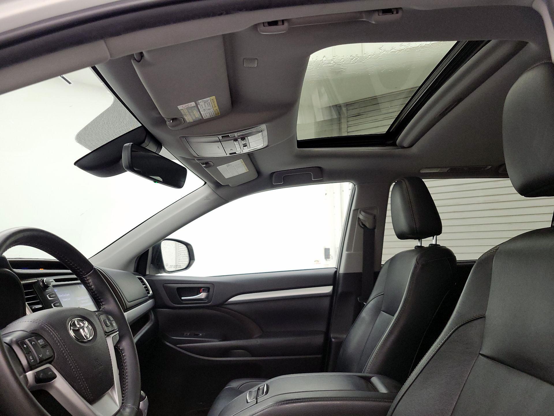 Thumbnail: 2019 Toyota Highlander - 19